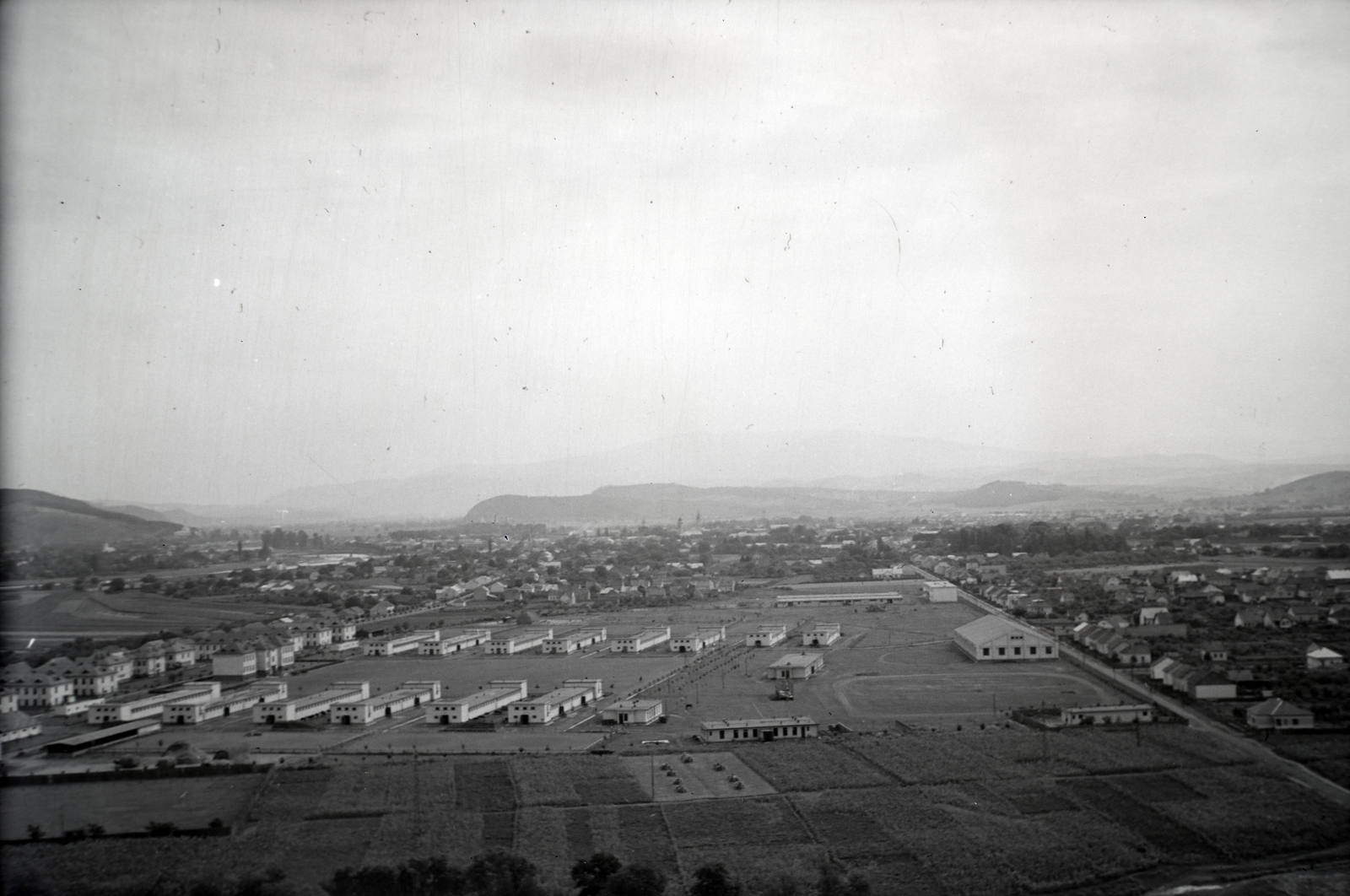 Ukraine,Zakarpattia Oblast, Mukachevo, kilátás a várból a Katonakórházra., 1939, Sattler Katalin, picture, Fortepan #146201