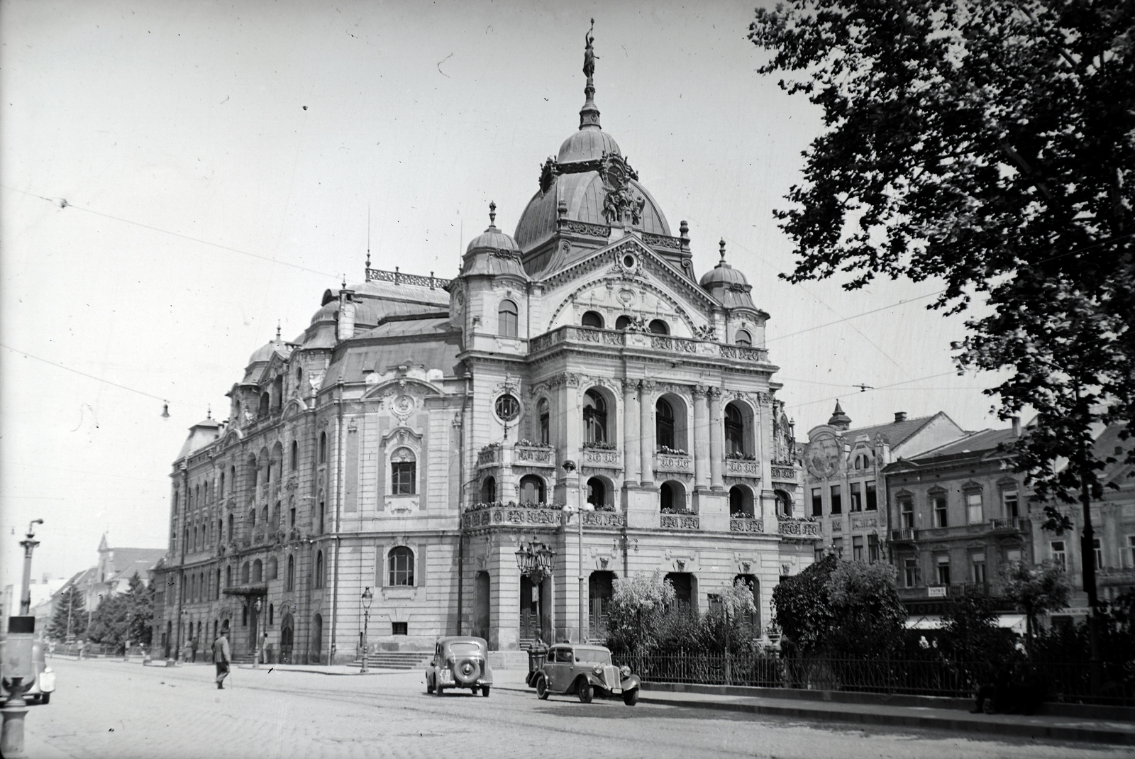 Slovakia, Košice, Fő tér (Hlavné namestie), szemben az Állami Színház., 1939, Sattler Katalin, Fortepan #146216