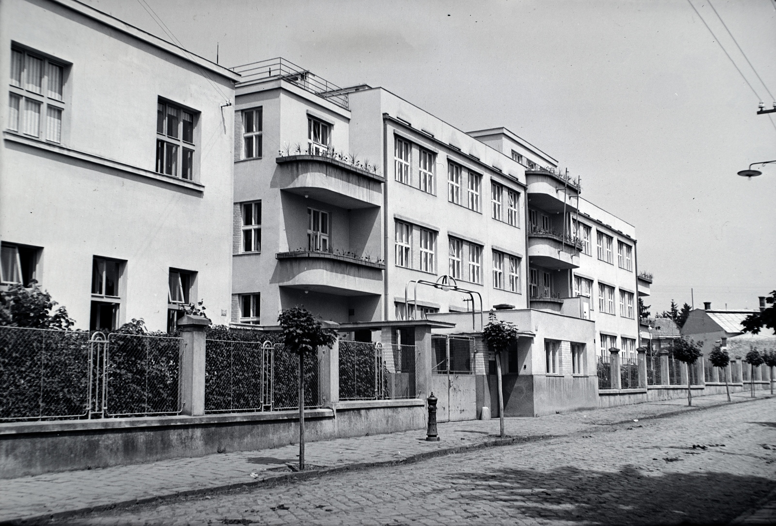 Slovakia, Rimavská Sobota, ulica Šrobárova (Hunyadi utca) 2-6., Állami Kórház., 1939, Sattler Katalin, Fortepan #146221