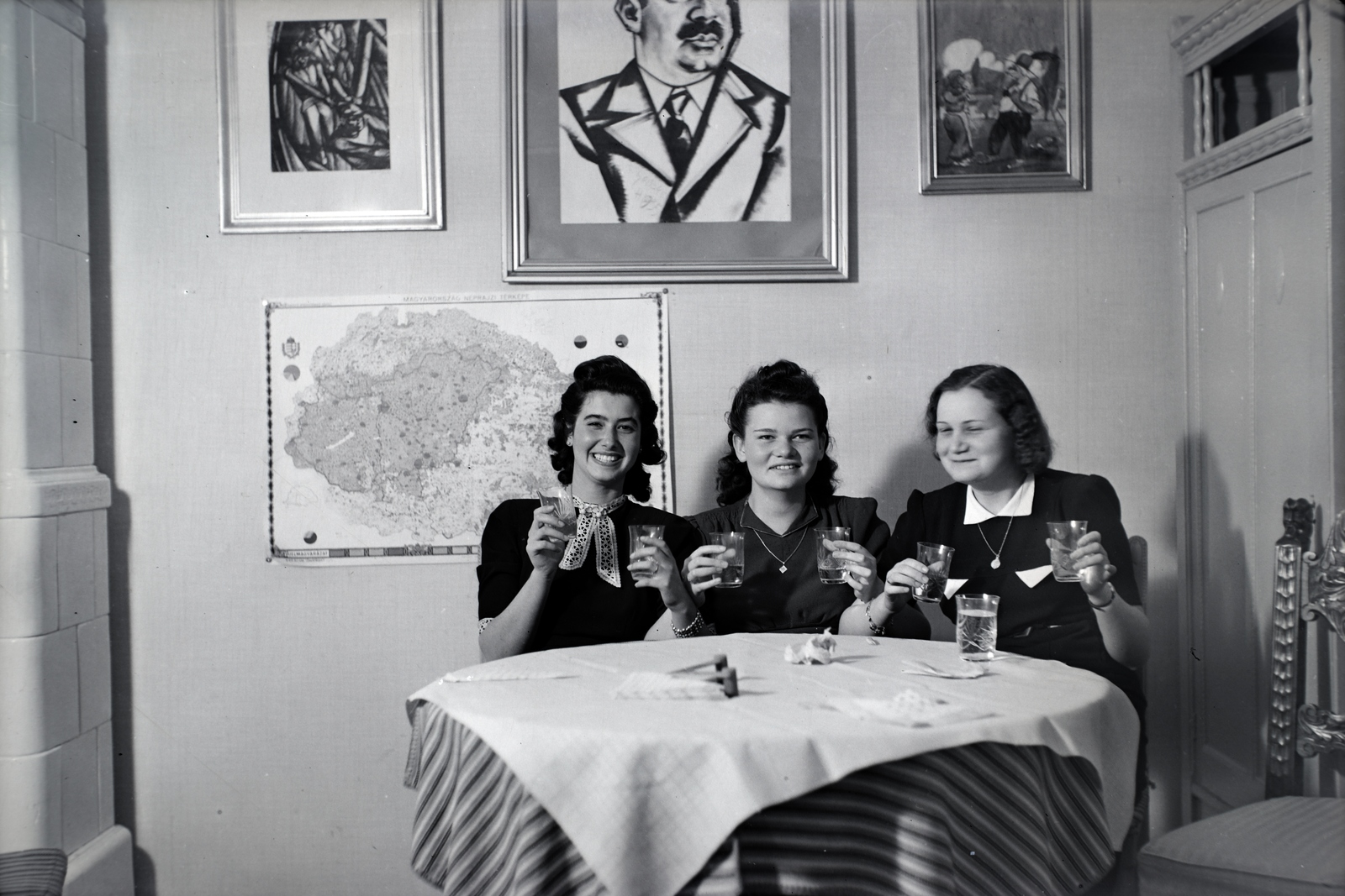 1940, Sattler Katalin, art, map, smile, drinking, stove, caricature, Fortepan #146244