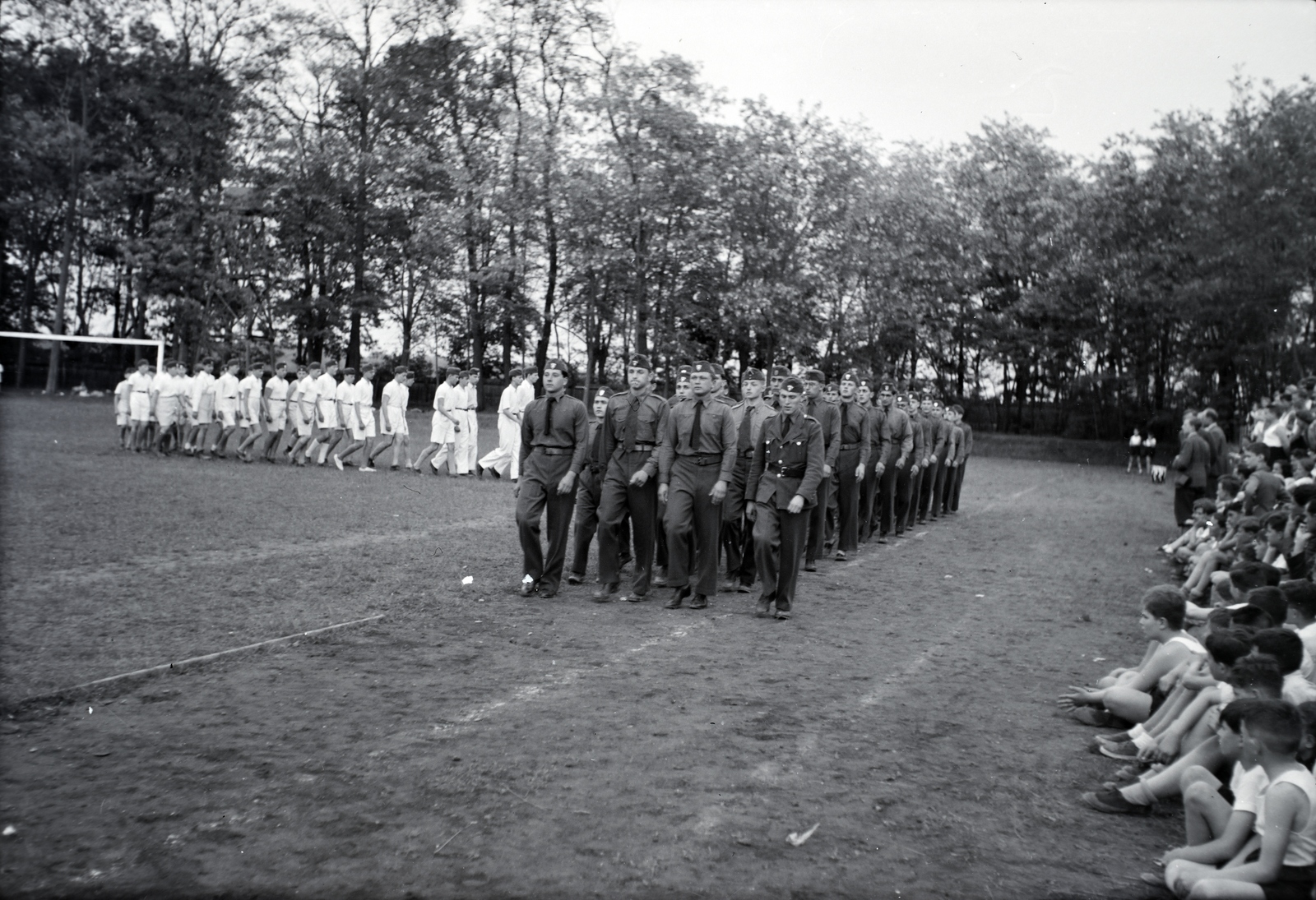 Hungary, Tahitótfalu, a Budapesten működő német birodalmi iskola sportrendezvénye a Pokol csárda melletti sportpályán., 1940, Sattler Katalin, youth military organisation, Fortepan #146258