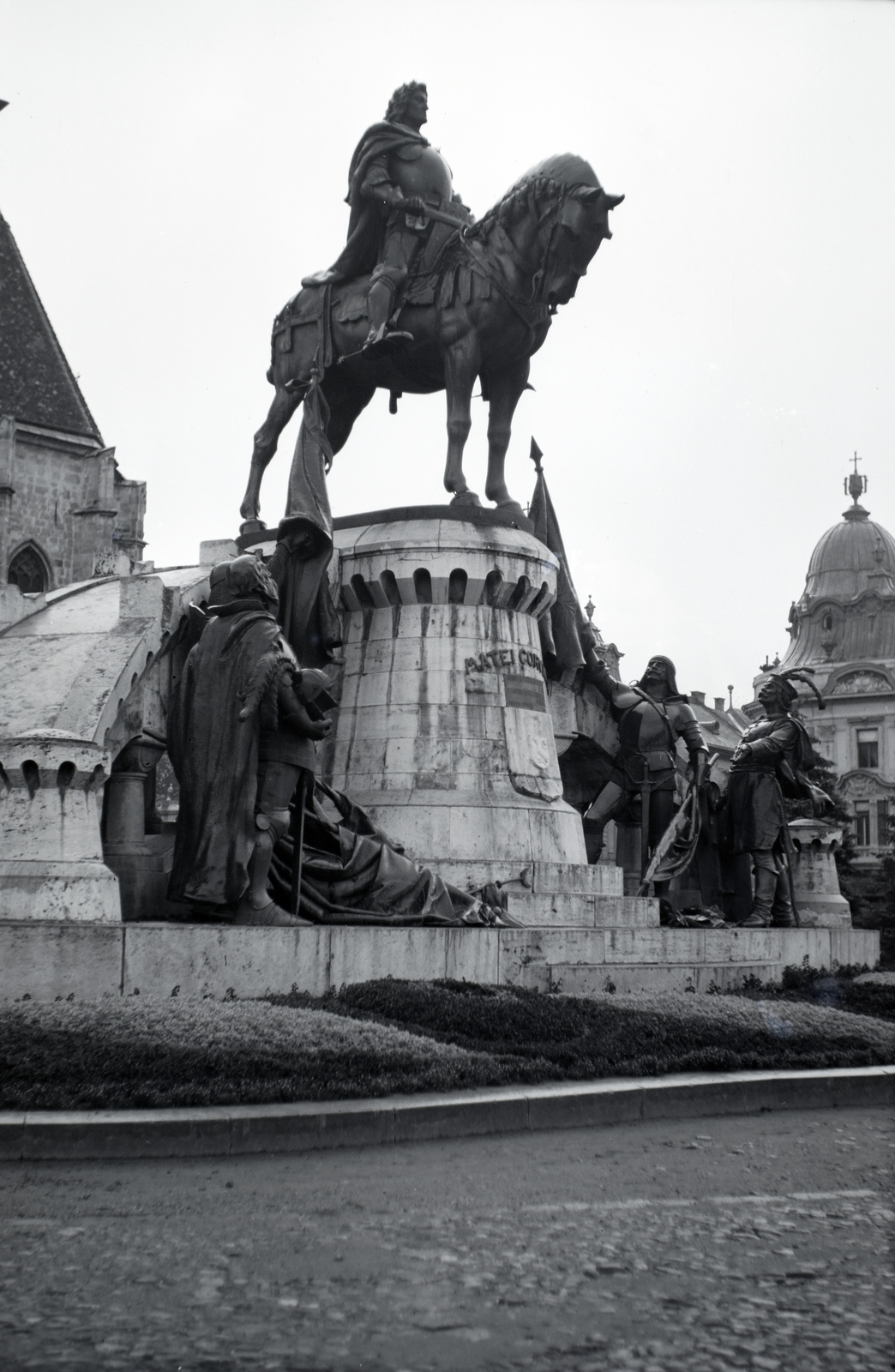 Romania,Transylvania, Cluj-Napoca, Fő tér, Hunyadi Mátyás emlékműve (Fadrusz János, 1902.)., 1940, Sattler Katalin, sculpture, Fortepan #146276