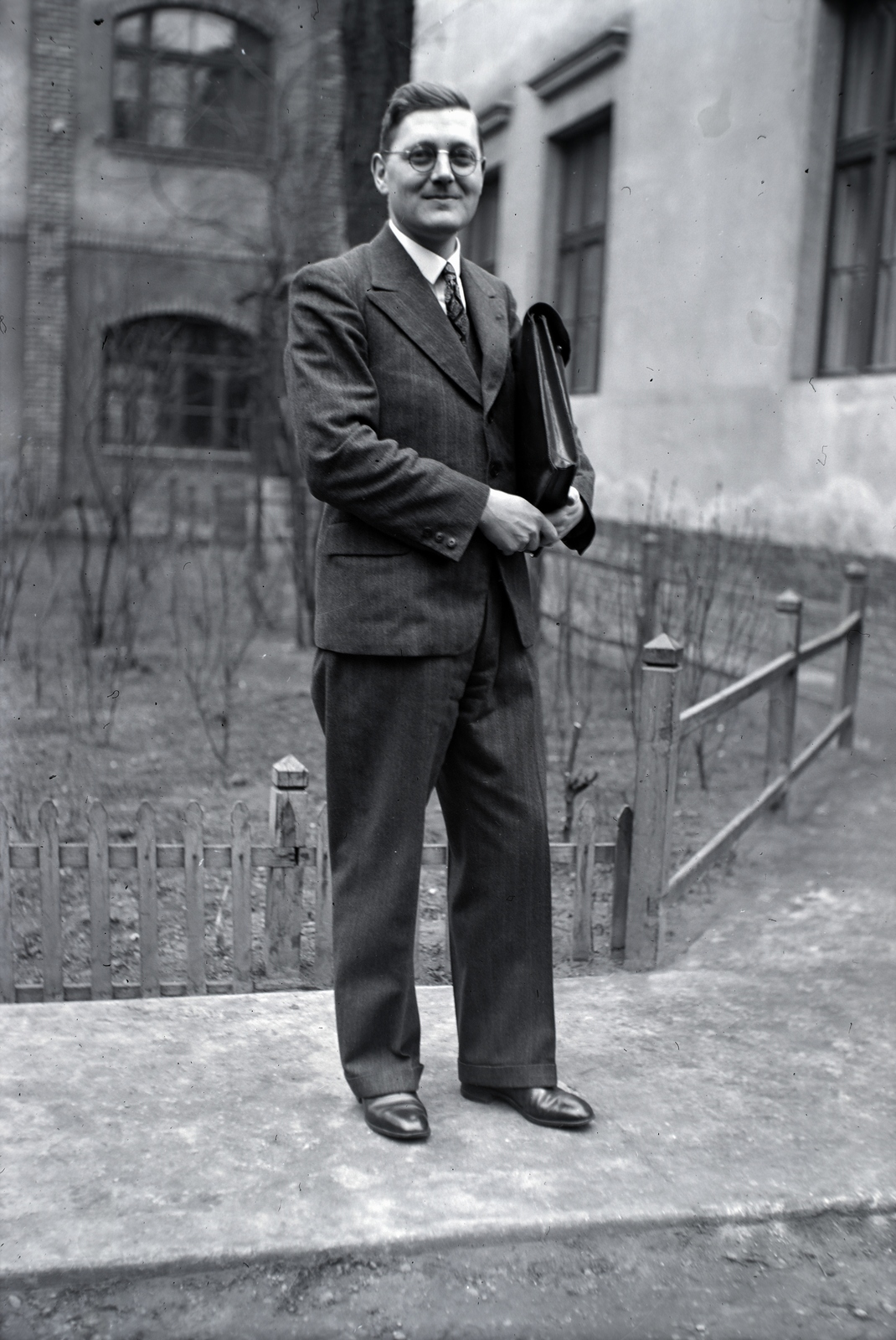Hungary, Budapest VII., Damjanich utca 4., a felvétel a Német Birodalmi Iskola udvarán készült., 1940, Sattler Katalin, Budapest, Fortepan #146295