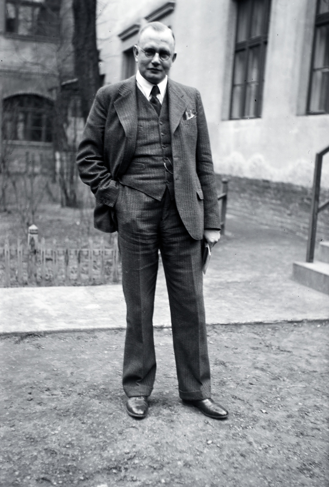 Hungary, Budapest VII., Damjanich utca 4., a felvétel a Német Birodalmi Iskola udvarán készült., 1940, Sattler Katalin, Budapest, Fortepan #146298