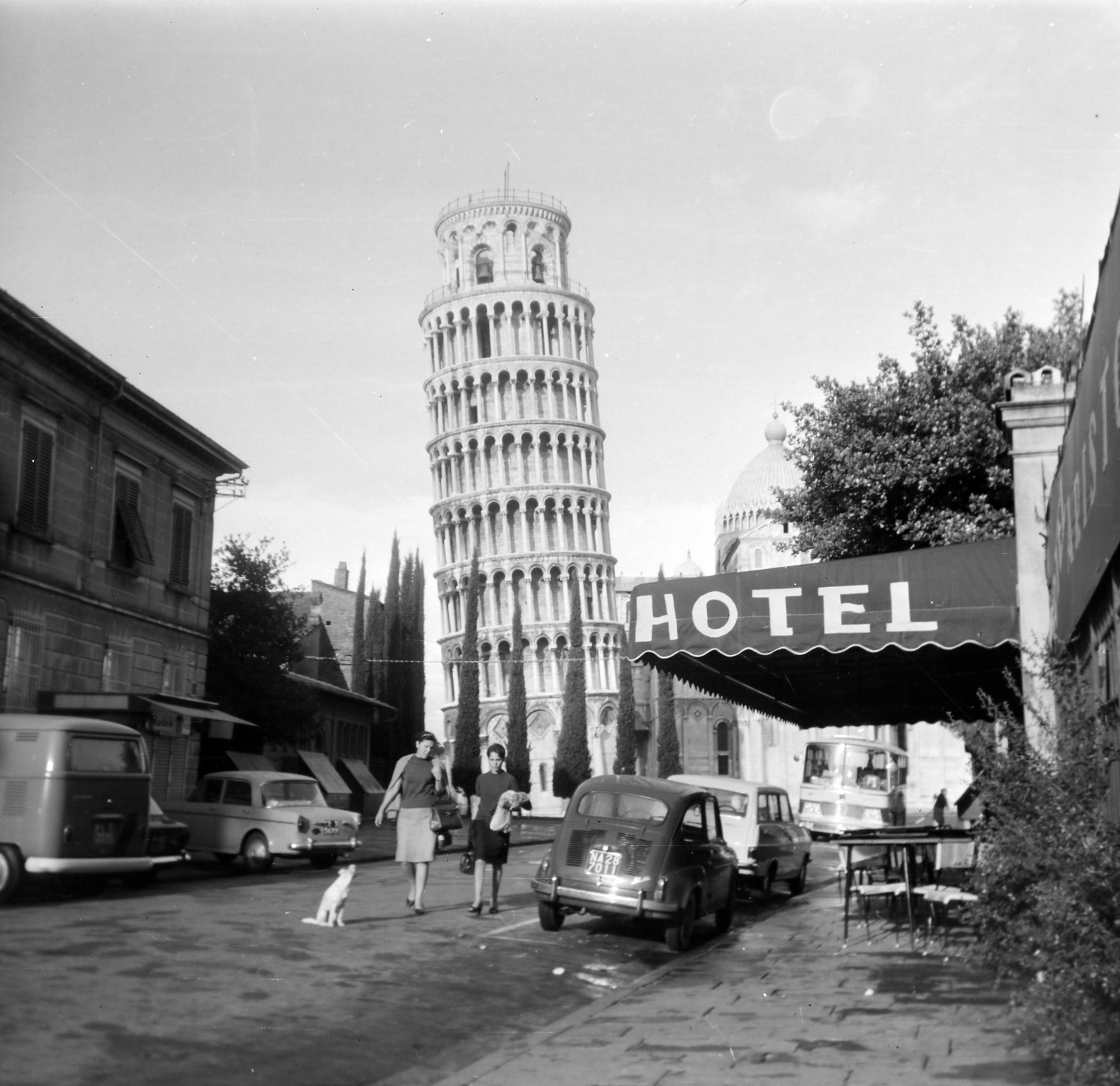 Italy, Pisa, Via Cardinale Pietro Maffi, szemben a ferde torony., 1965, Sattler Katalin, Fortepan #146357