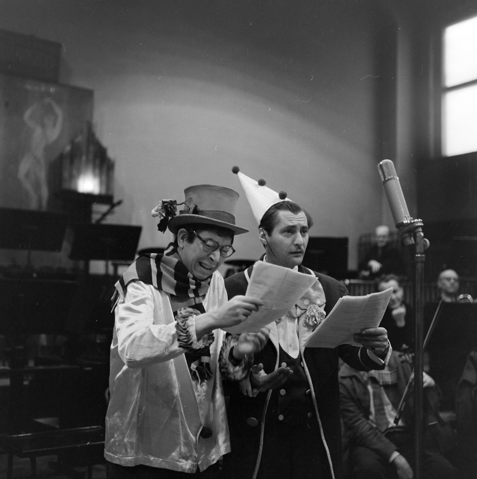 Hungary, Budapest VIII., a Magyar Rádió 6-os stúdiója a Csinn-Bumm Cirkusz felvételekor. Rozsos István és Agárdy Gábor színművészek., 1961, Szalay Zoltán, Budapest, Hungarian Radio, Fortepan #146572