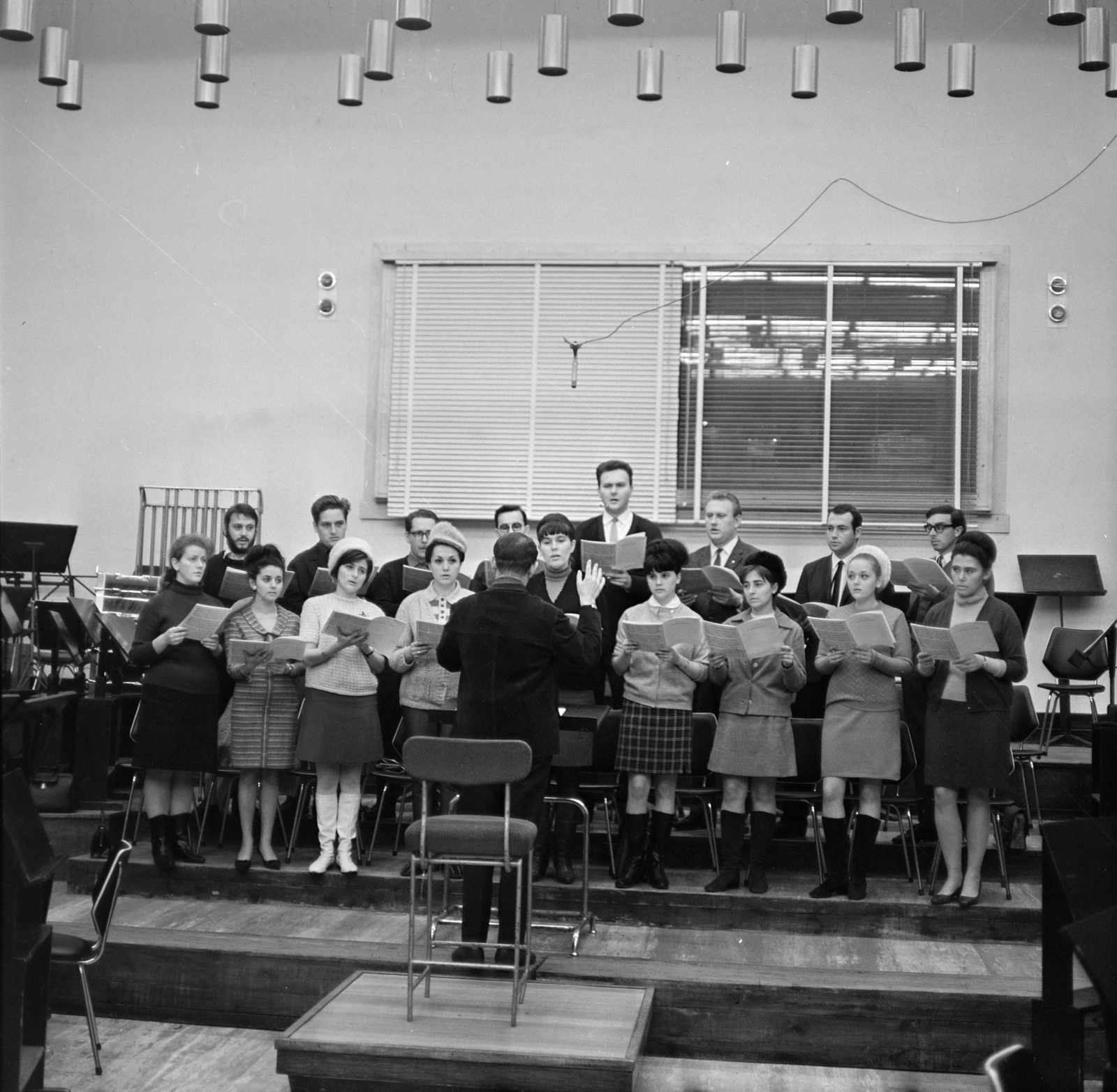 Hungary, Budapest VIII., a Magyar Rádió 6-os stúdiója., 1968, Szalay Zoltán, choir, Budapest, Fortepan #146688