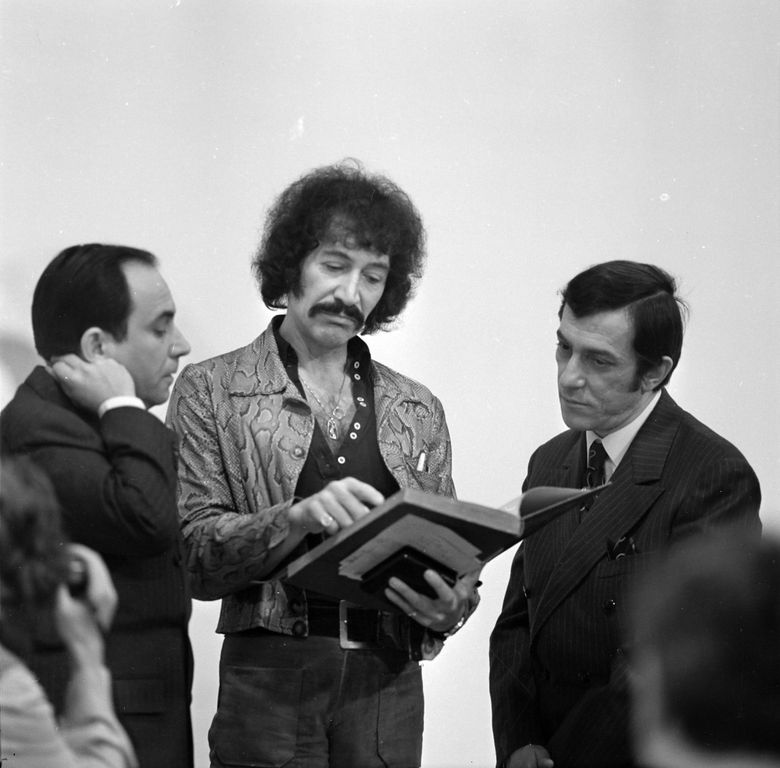 Hungary, Budapest V., az MTV stúdiója, Vitray Tamás, Peter Wyngarde angol színész, Antal Imre a televízió szilveszteri műsorában., 1972, Szalay Zoltán, Hungarian TV, Budapest, Fortepan #146746