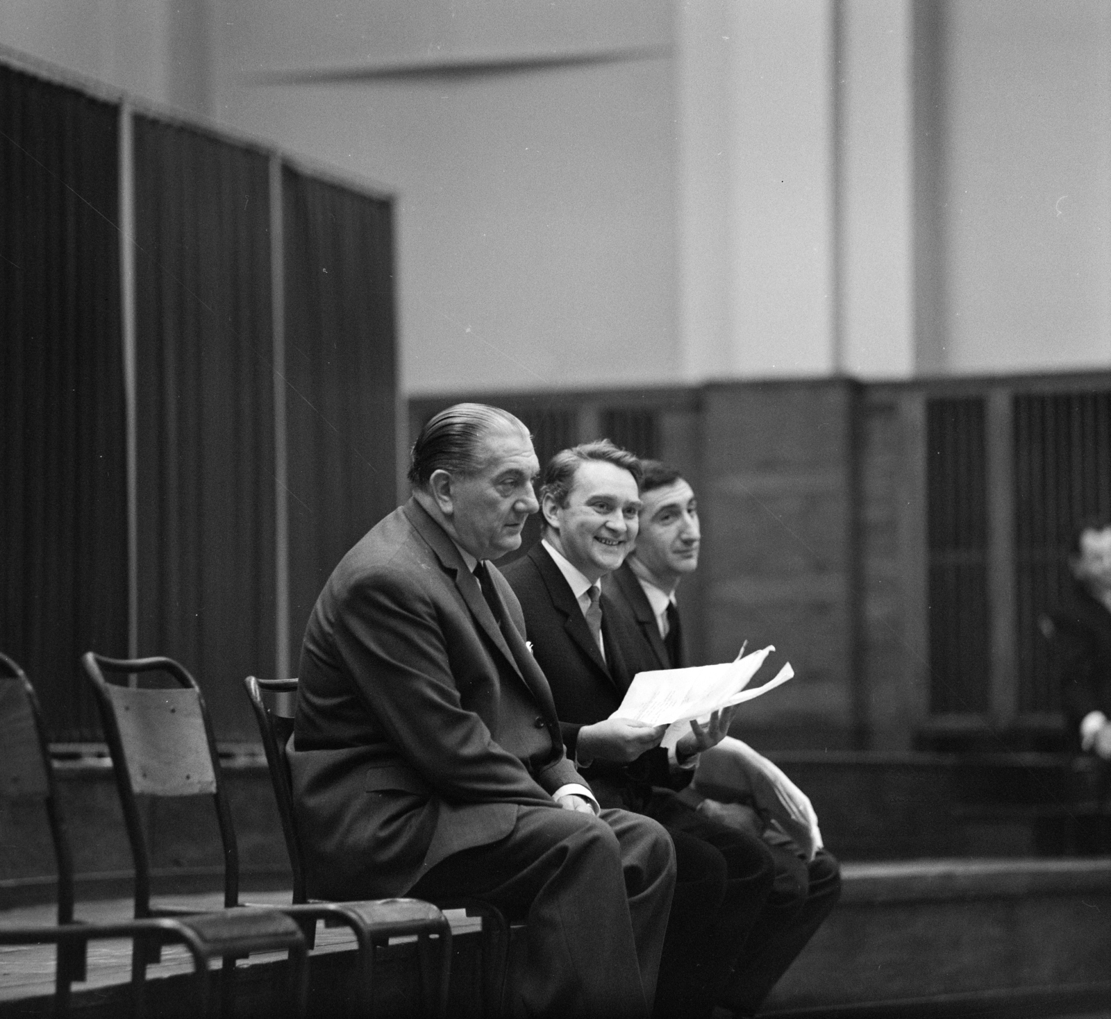 Magyarország, Budapest VIII., a Magyar Rádió 6-os stúdiója, BÚÉK - 1966! A Rádió szilveszteri műsorának felvétele. Greguss Zoltán, Körmendi János és Garas Dezső színművészek., 1965, Szalay Zoltán, Budapest, Magyar Rádió, Fortepan #146829