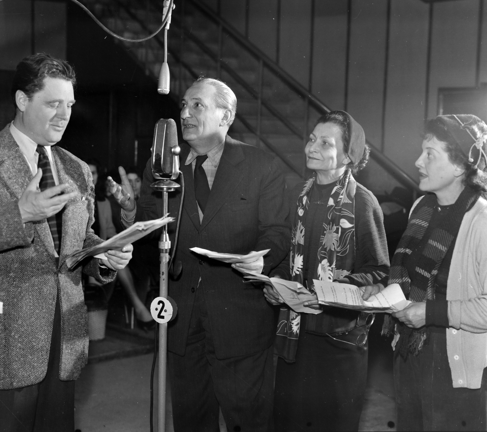Hungary, Budapest VIII., a Magyar Rádió 1-es stúdiója, Ungváry László, Orbán Viola, Gál Sándor és Pogány Margit színművészek., 1959, Szalay Zoltán, microphone, Budapest, Hungarian Radio, microphone stand, Fortepan #146927