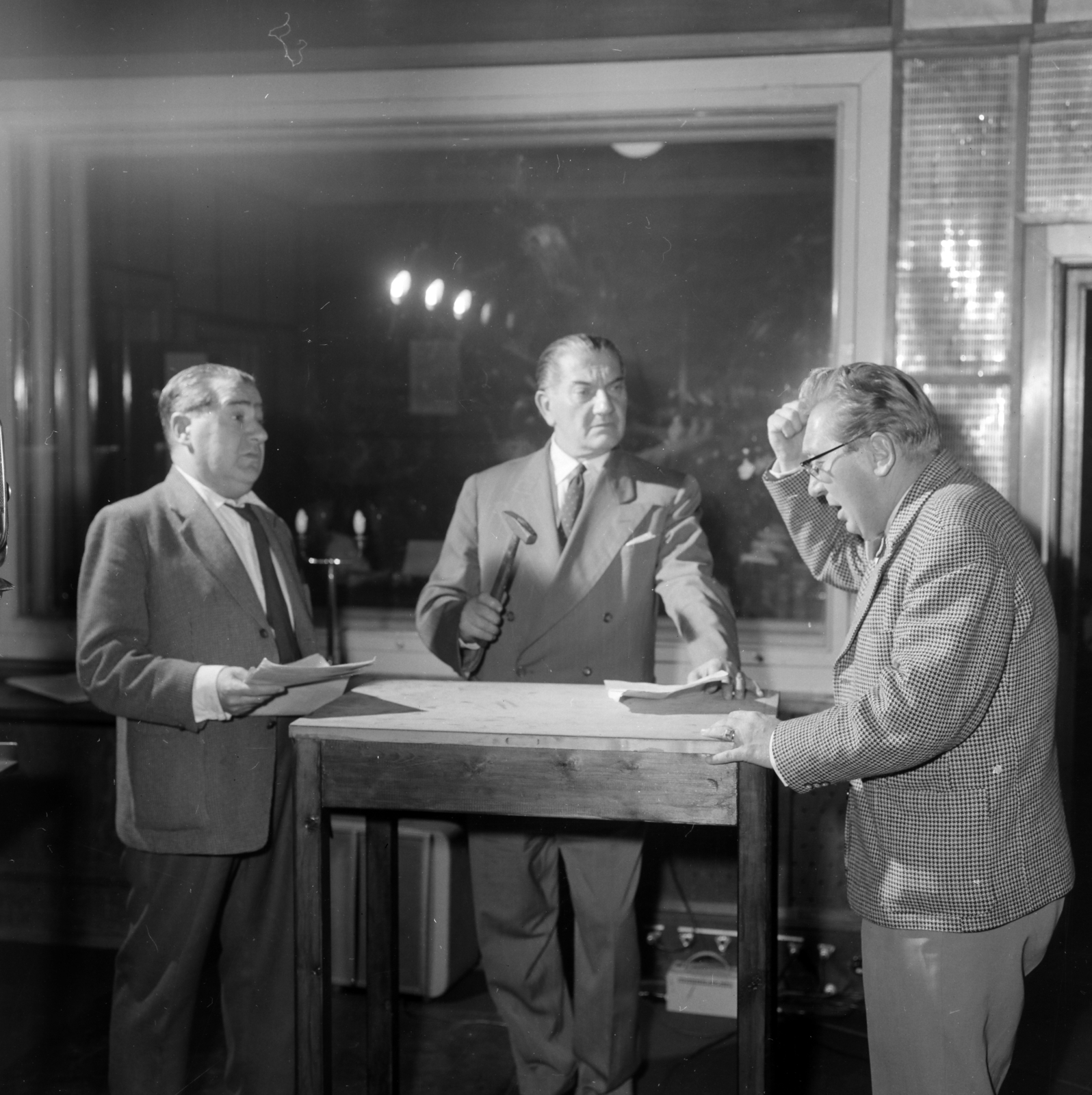Hungary, Budapest VIII., a Magyar Rádió 1-es stúdiója, Caldwell: A bársonynadrág című művéből készült rádiójáték felvételekor. Hlatky László, Greguss Zoltán és Csákányi László színművészek., 1960, Szalay Zoltán, Budapest, Hungarian Radio, Fortepan #146940