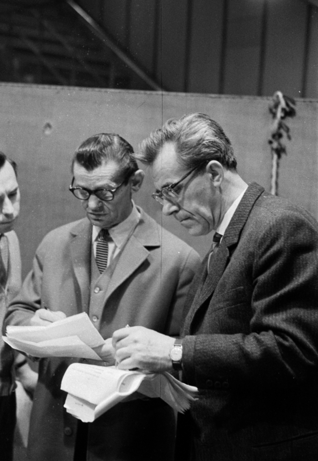 Hungary, Budapest VIII., a Magyar Rádió 1-es stúdiója, középen Görbe János színművész, jobbra Baksa-Soós László színművész, a Magyar Rádió főrendezője., 1964, Szalay Zoltán, Budapest, Hungarian Radio, Fortepan #147004