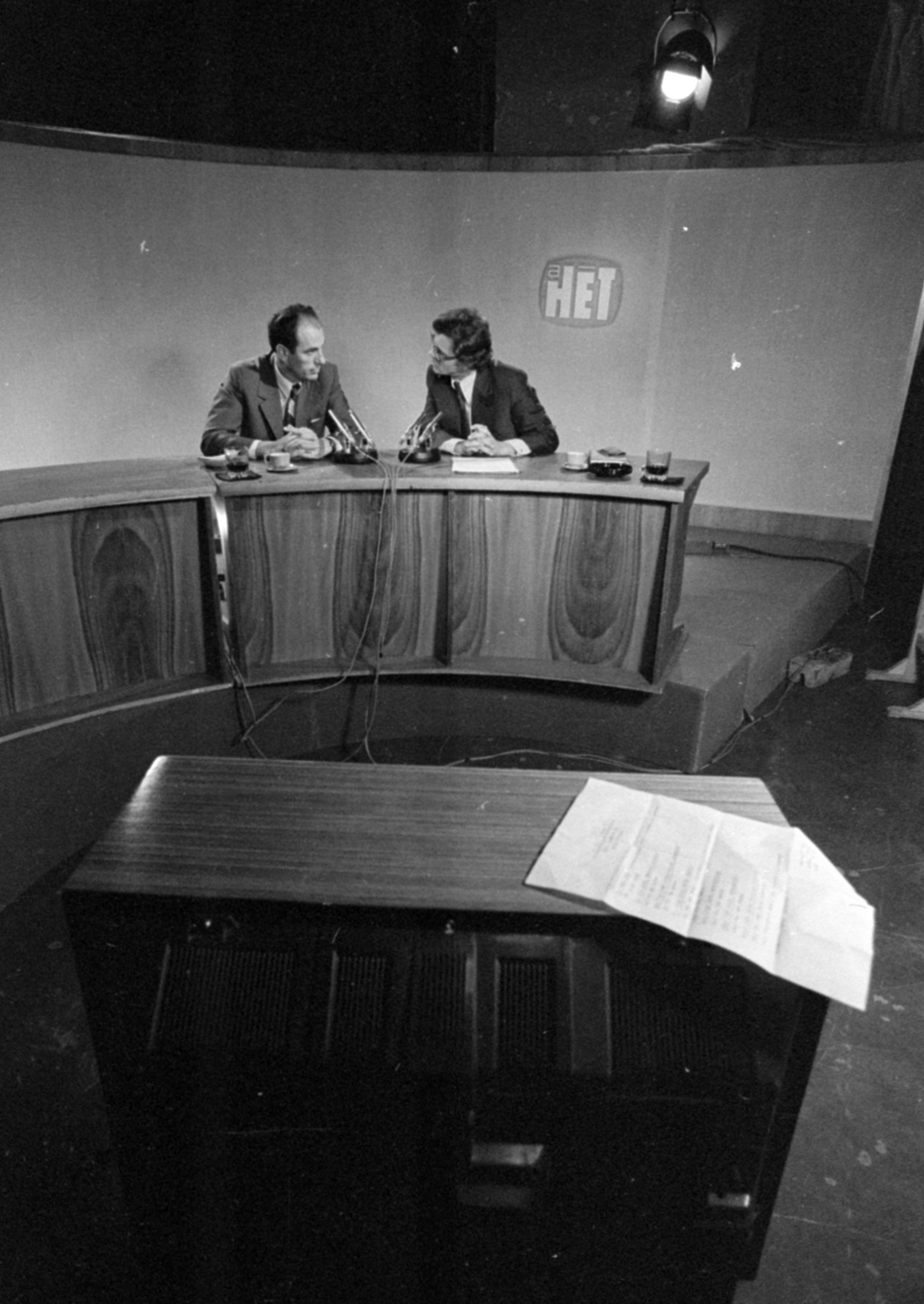 Hungary, Budapest V., az MTV stúdiója, A Hét című műsor, balra Betlej Sándor Kohó- és Gépipari miniszterhelyettes, jobbra Bán János riporter., 1978, Szalay Zoltán, Hungarian TV, Budapest, Fortepan #147047