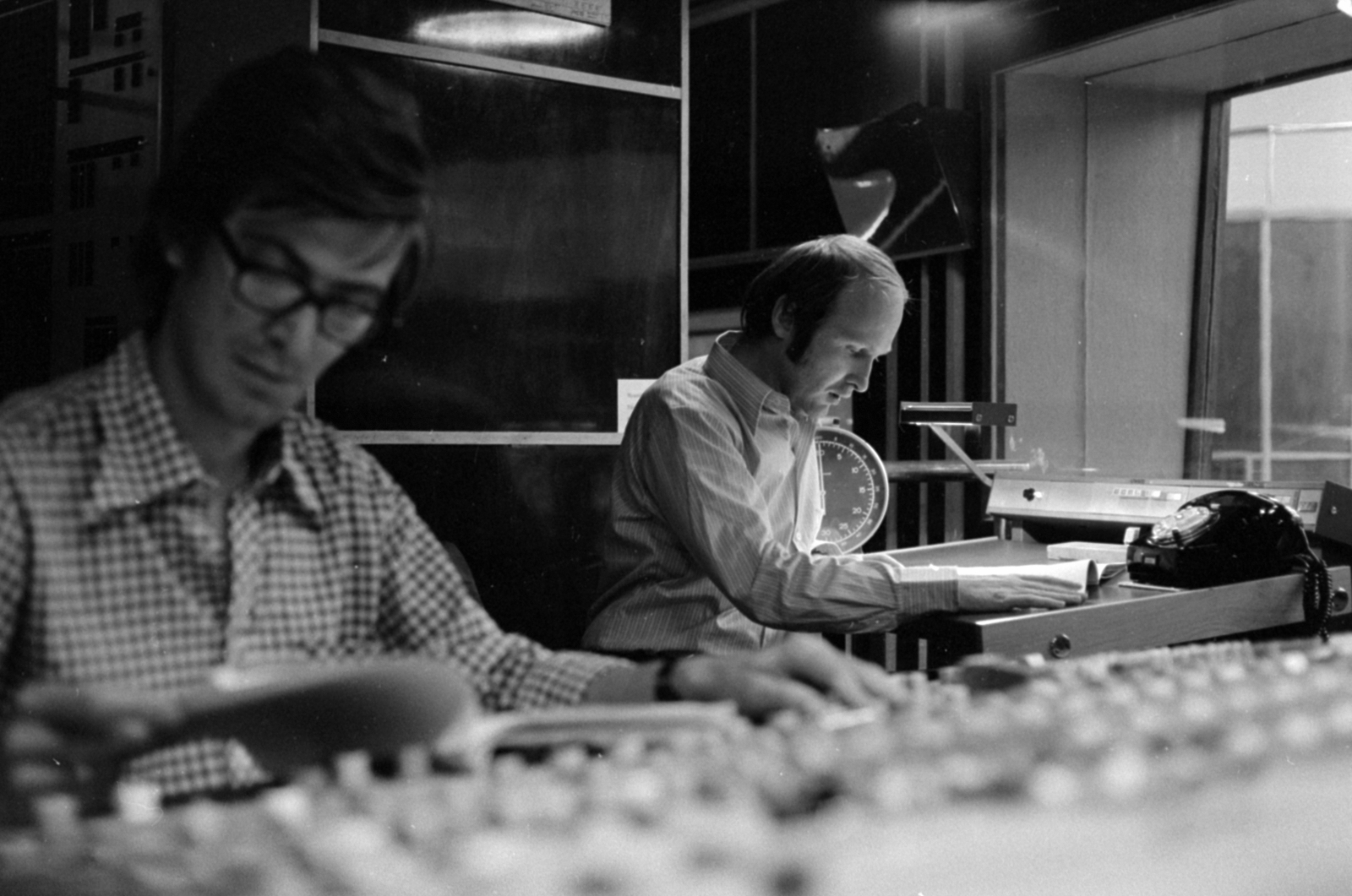 Hungary, Budapest VIII., a Magyar Rádió stúdiójának technikai helyisége., 1975, Szalay Zoltán, telephone, Budapest, Hungarian Radio, Fortepan #147105