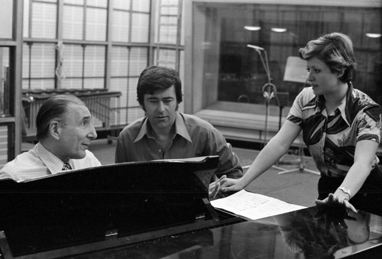 Hungary, Budapest VIII., a Magyar Rádió 8-as stúdiója, Bágya András zeneszerző, Koós János és Dékány Sarolta táncdalénekesek., 1975, Szalay Zoltán, Budapest, Hungarian Radio, Fortepan #147110