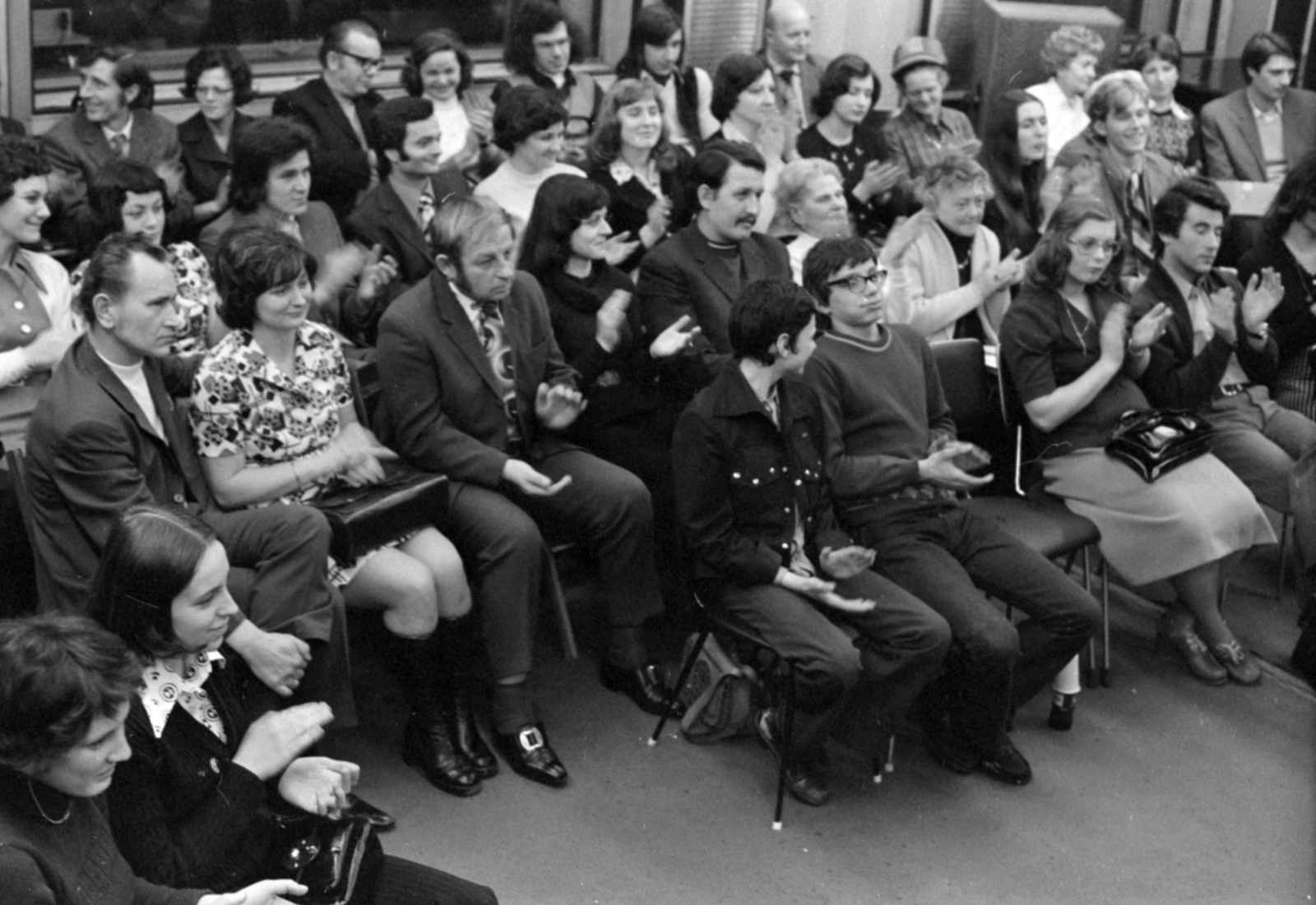 Hungary, Budapest VIII., a Magyar Rádió 1-es stúdiója, a SZOT és a Magyar Rádió szocialista brigádoknak szervezett irodalmi vetélkedőjének közönsége., 1976, Szalay Zoltán, audience, Budapest, Hungarian Radio, Fortepan #147148