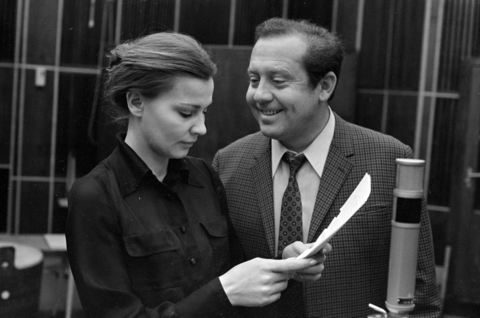 Hungary, Budapest VIII., a Magyar Rádió stúdiója, Almási Éva és Kállai Ferenc színművészek., 1971, Szalay Zoltán, microphone, Budapest, Hungarian Radio, Fortepan #147192