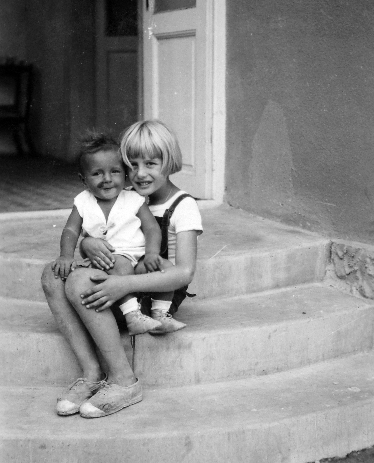1934, Négyesi Pál, stairs, kids, double portrait, sitting on stairs, Fortepan #14726
