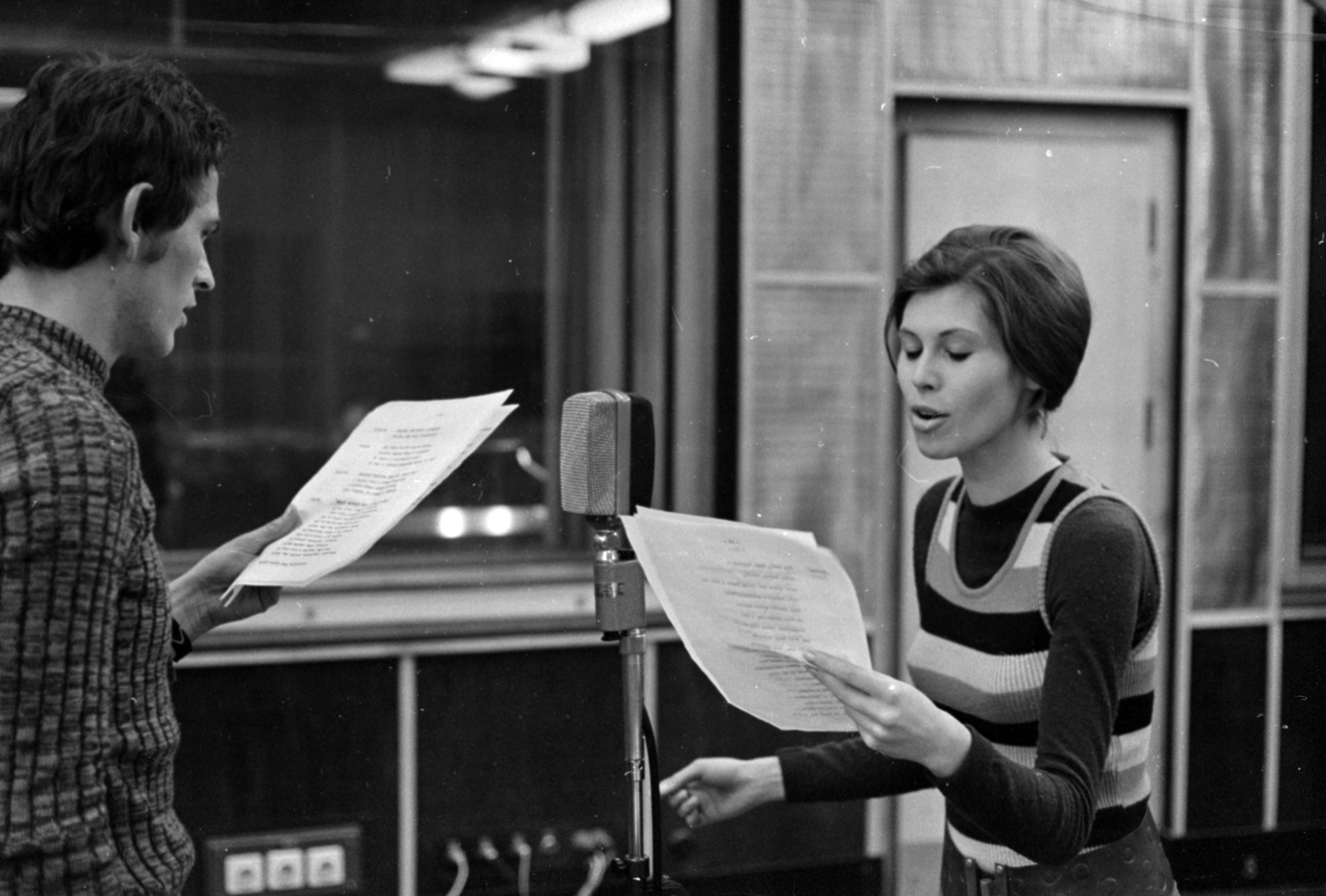 Hungary, Budapest VIII., a Magyar Rádió 1-es stúdiója, Ujlaky Károly és Káldi Nóra színművészek, 1974, Szalay Zoltán, Budapest, Hungarian Radio, Fortepan #147316