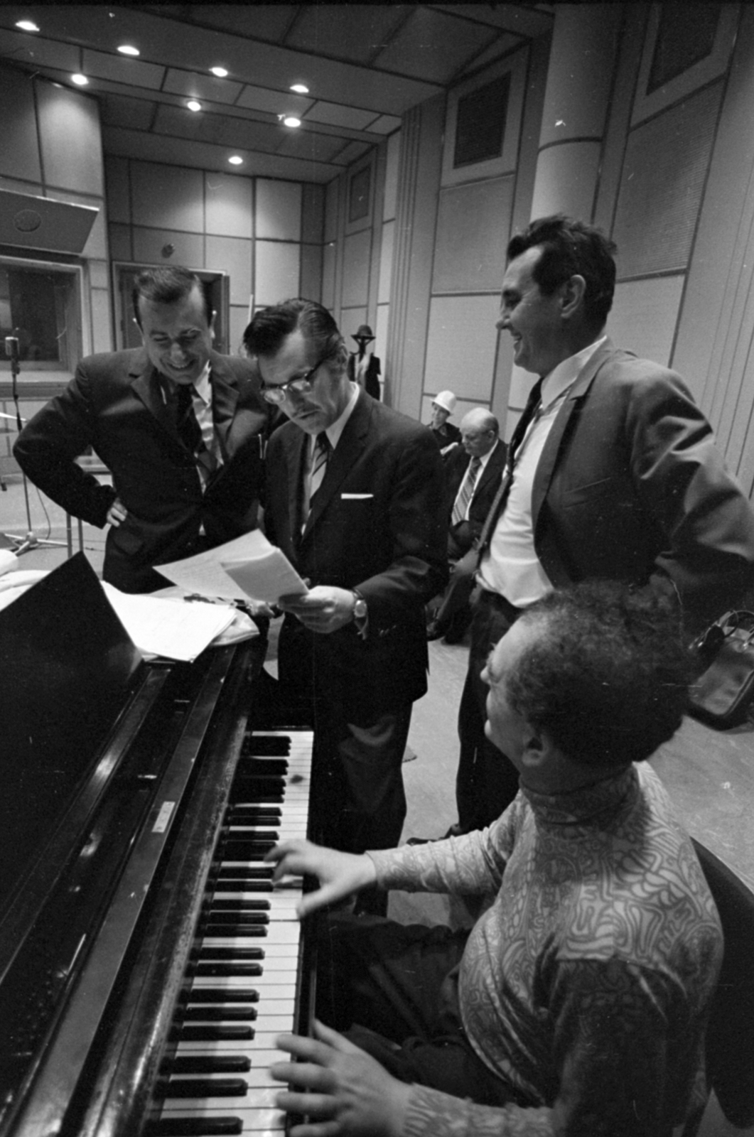 Hungary, Budapest VIII., a Magyar Rádió stúdiója, Szilágyi György szerkesztő, Agárdy Gábor színművész és Marton Frigyes rendező., 1971, Szalay Zoltán, piano, Budapest, Hungarian Radio, Fortepan #147334