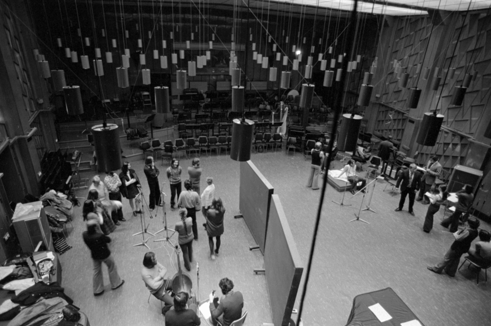 Hungary, Budapest VIII., a Magyar Rádió 6-os stúdiója, balra Csoóri Sándor: A halálra táncoltatott lány című balladája sztereo változatának felvétele., 1974, Szalay Zoltán, Budapest, Hungarian Radio, Fortepan #147361