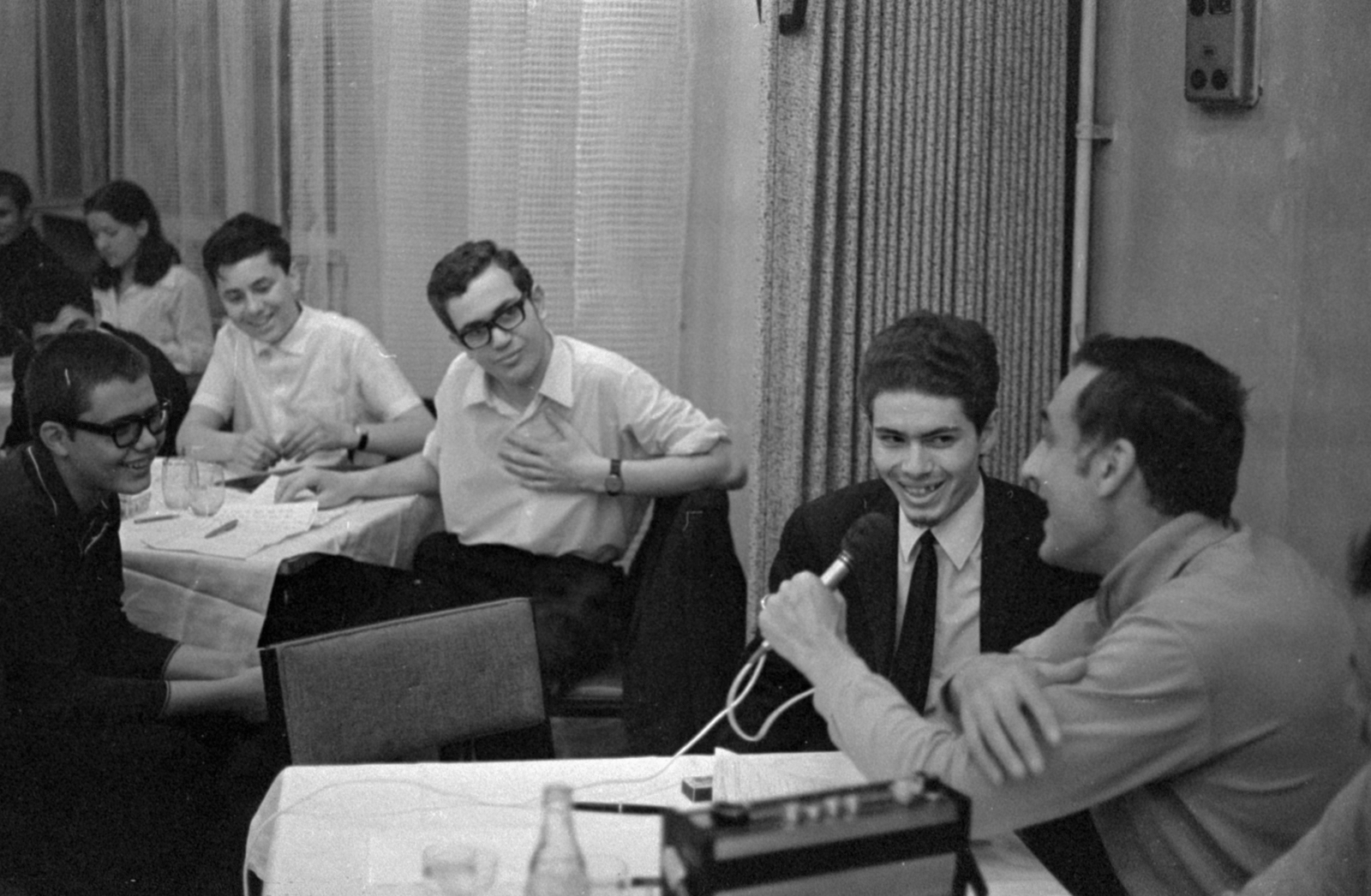 Hungary, a mikrofonnal Zsoldos Péter zenei szerkesztő., 1969, Szalay Zoltán, microphone, Fortepan #147397