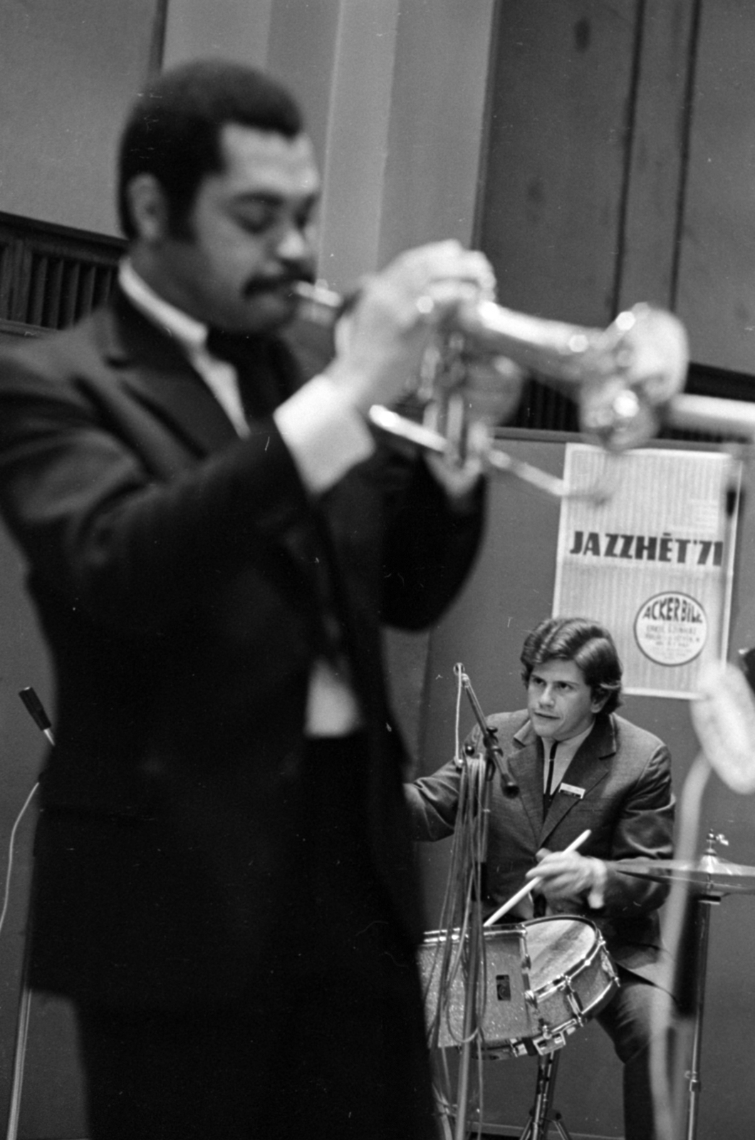 Hungary, Budapest VIII., Jazz Hét a Magyar Rádió 6-os stúdiójában, Art Farmer amerikai trombitás, háttérben Jávori Vilmos dobos., 1971, Szalay Zoltán, Budapest, Hungarian Radio, Fortepan #147409