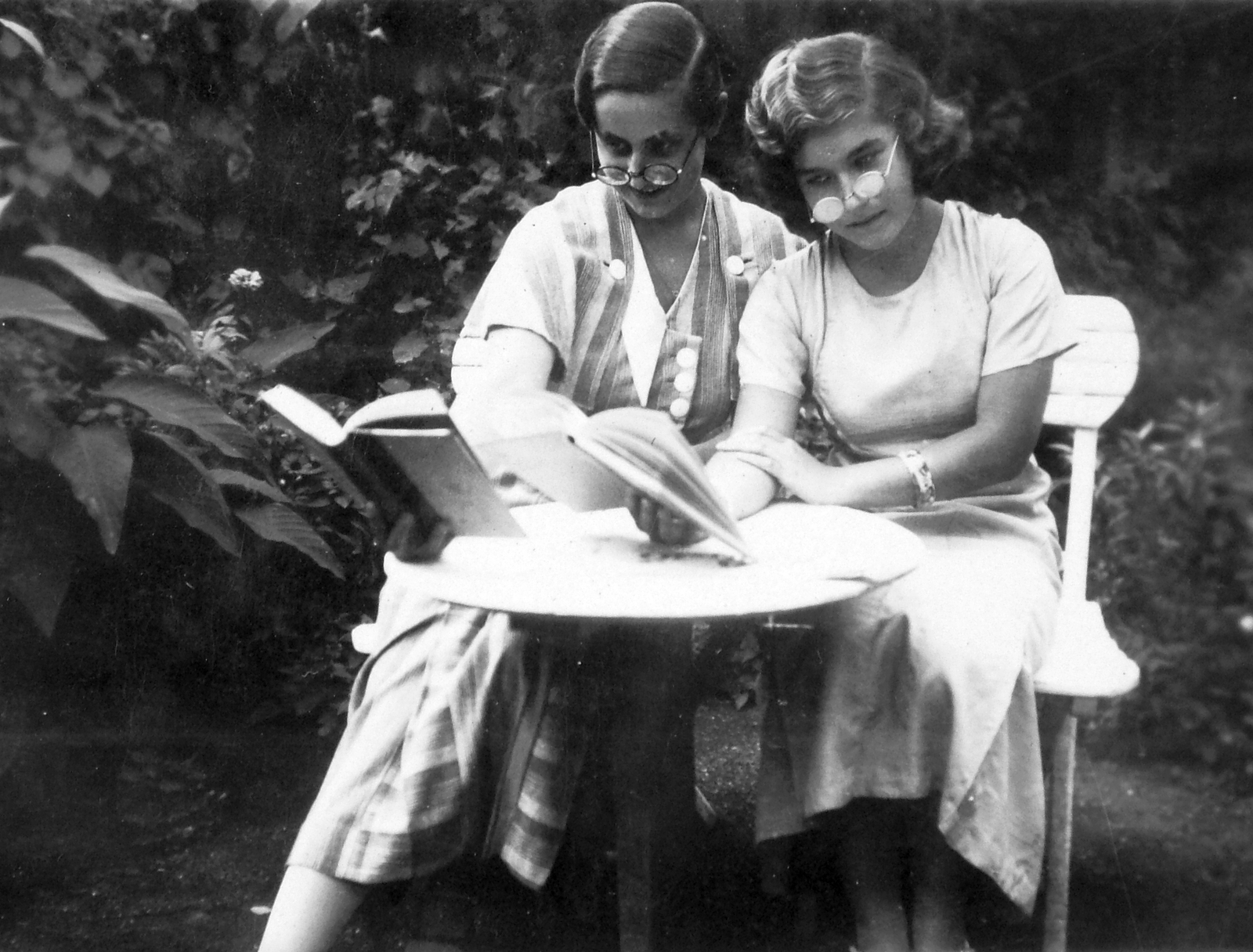 1936, Négyesi Pál, book, reading, women, glasses, Fortepan #14748