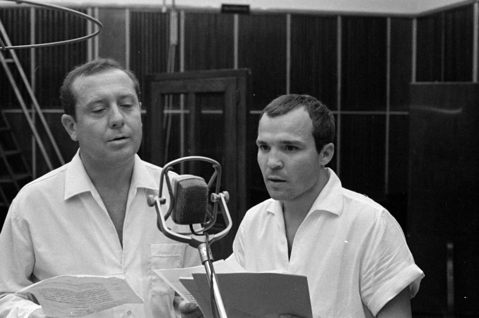 Hungary, Budapest VIII., a Magyar Rádió 20-as stúdiója, Kállai Ferenc és Madaras József színművészek., 1967, Szalay Zoltán, Budapest, Hungarian Radio, Fortepan #147845