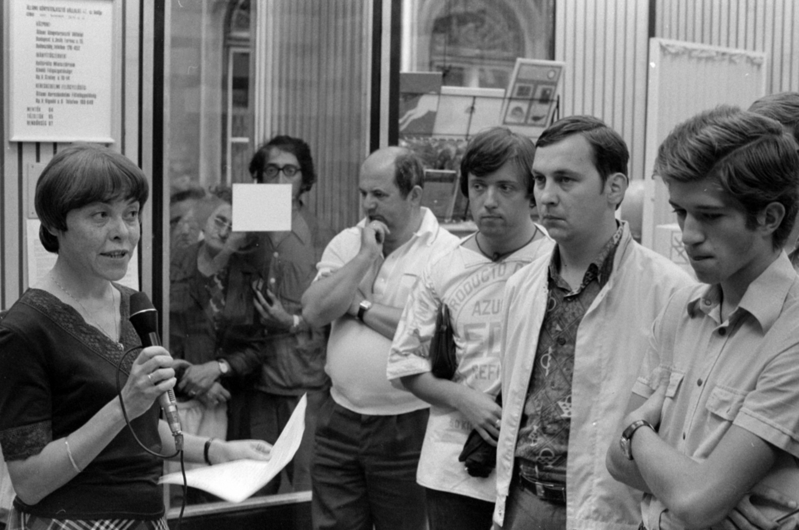 Hungary, a Magyar Rádió Könyvről - könyvért című vetélkedőjének közvetítése, balra Kulcsár Katalin szerkesztő - műsorvezető., 1978, Szalay Zoltán, microphone, reporter, Fortepan #147865