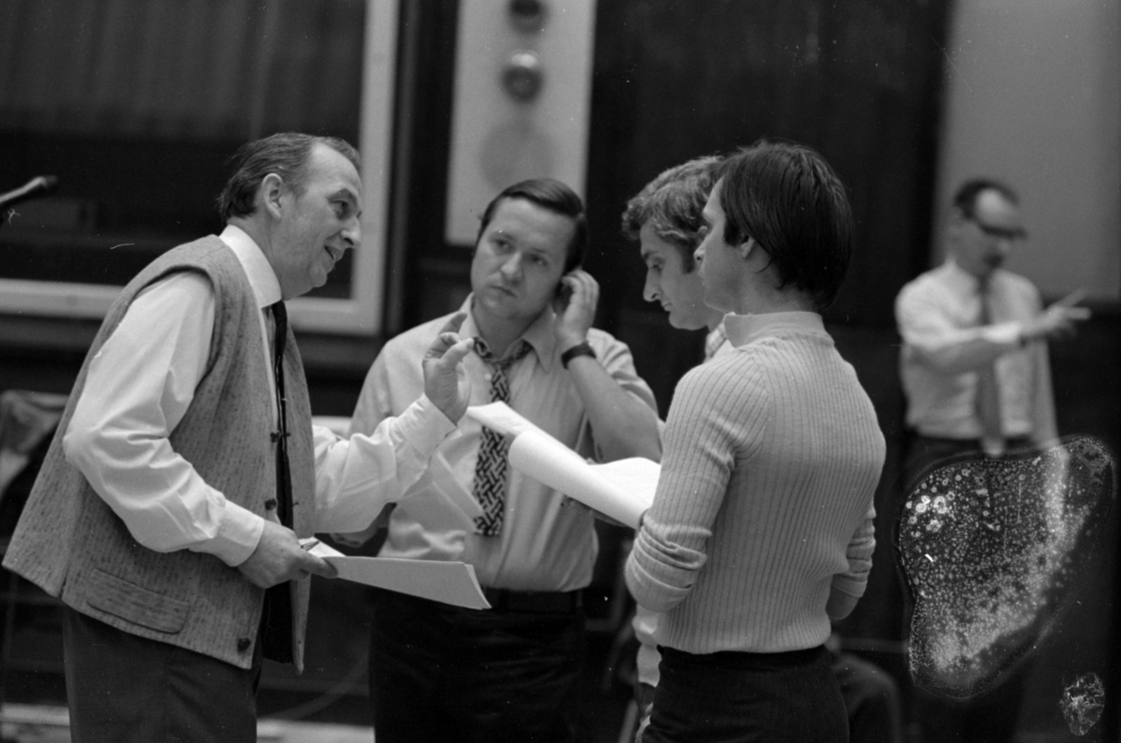 Hungary, Budapest VIII., a Magyar Rádió stúdiója, Ibsen Peer Gynt című művéből készült rádiójáték felvétele. Varga Géza rendező, Szigeti András, Sinkó László és Benkő Péter színművészek., 1971, Szalay Zoltán, Budapest, Hungarian Radio, Fortepan #147916