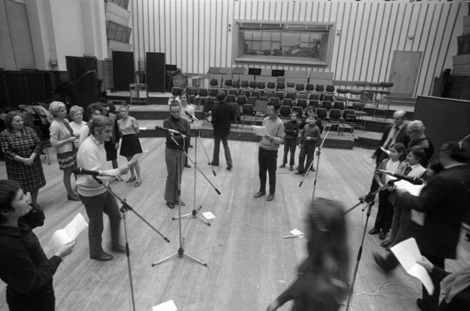Hungary, Budapest VIII., a Magyar Rádió stúdiója, balra fehér pulóverben Sinkó László színművész., 1975, Szalay Zoltán, Budapest, Hungarian Radio, Fortepan #147926