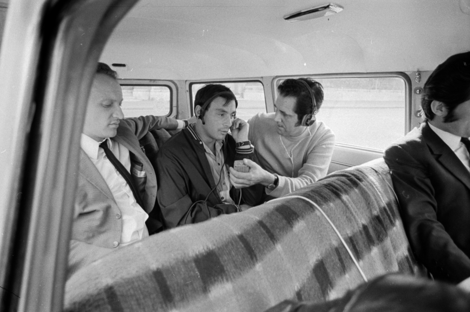 Hungary, Budapest I., Ybl Miklós tér, a Csúcsforgalom című rádióműsor KRESZ-vetélkedője., 1971, Szalay Zoltán, microphone, Budapest, Fortepan #147942