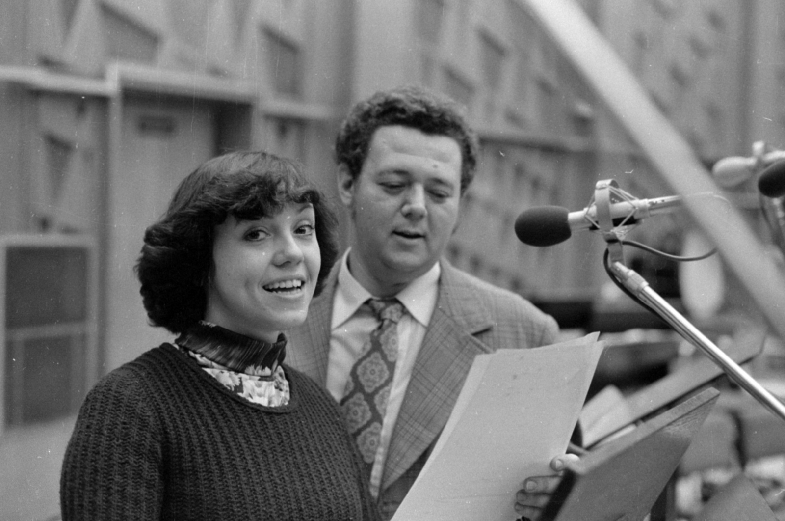 Hungary, Budapest VIII., a Magyar Rádió 6-os stúdiója, Suppé Bocaccio című operettje tévéfilmváltozatának zenei felvétele. Zempléni Mária és Rozsos István operaénekesek., 1977, Szalay Zoltán, Budapest, Hungarian Radio, Fortepan #147949