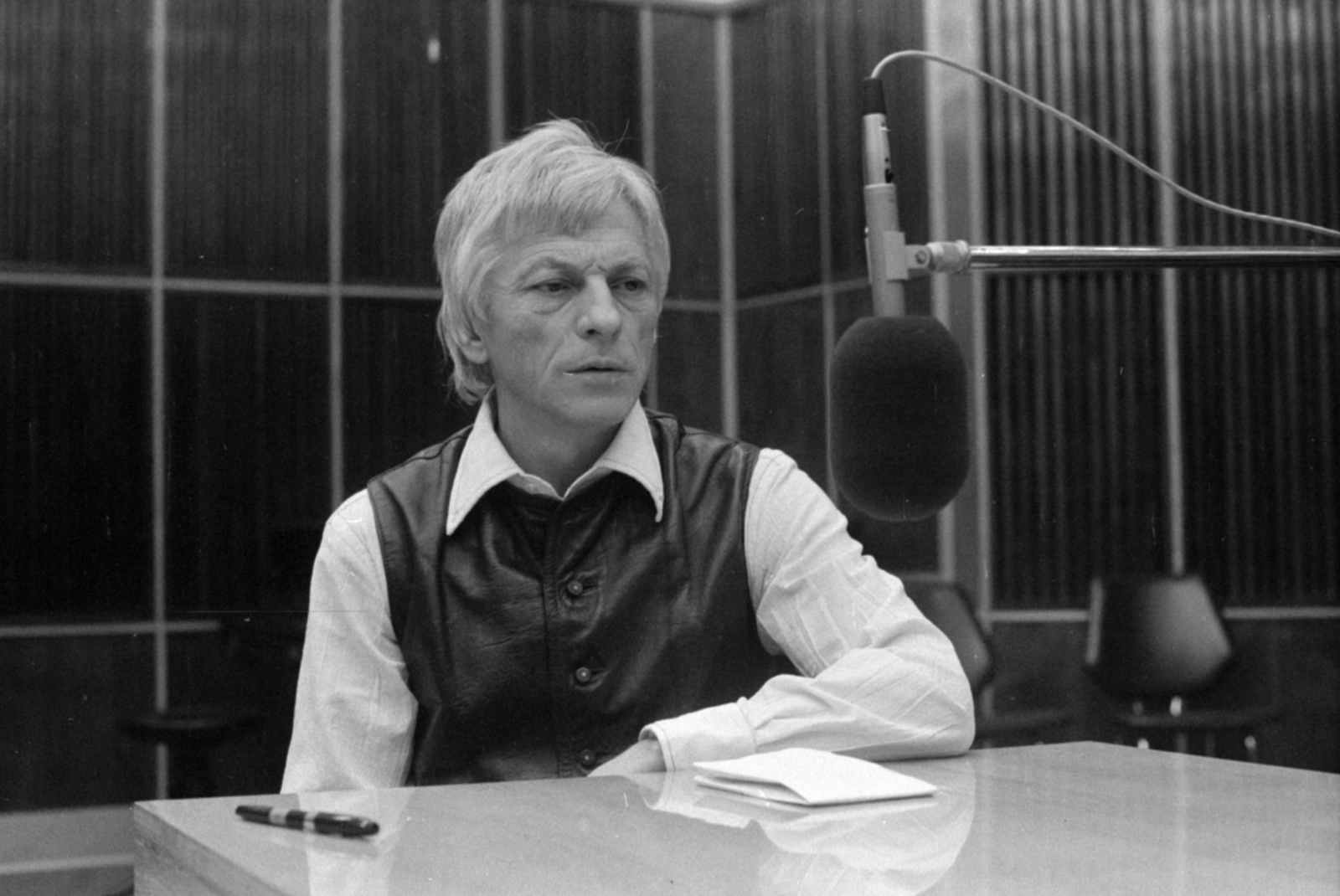 Hungary, Budapest VIII., a Magyar Rádió stúdiója, a Kormos István emlékműsorban Nagy László költő., 1977, Szalay Zoltán, Budapest, Hungarian Radio, Fortepan #147955