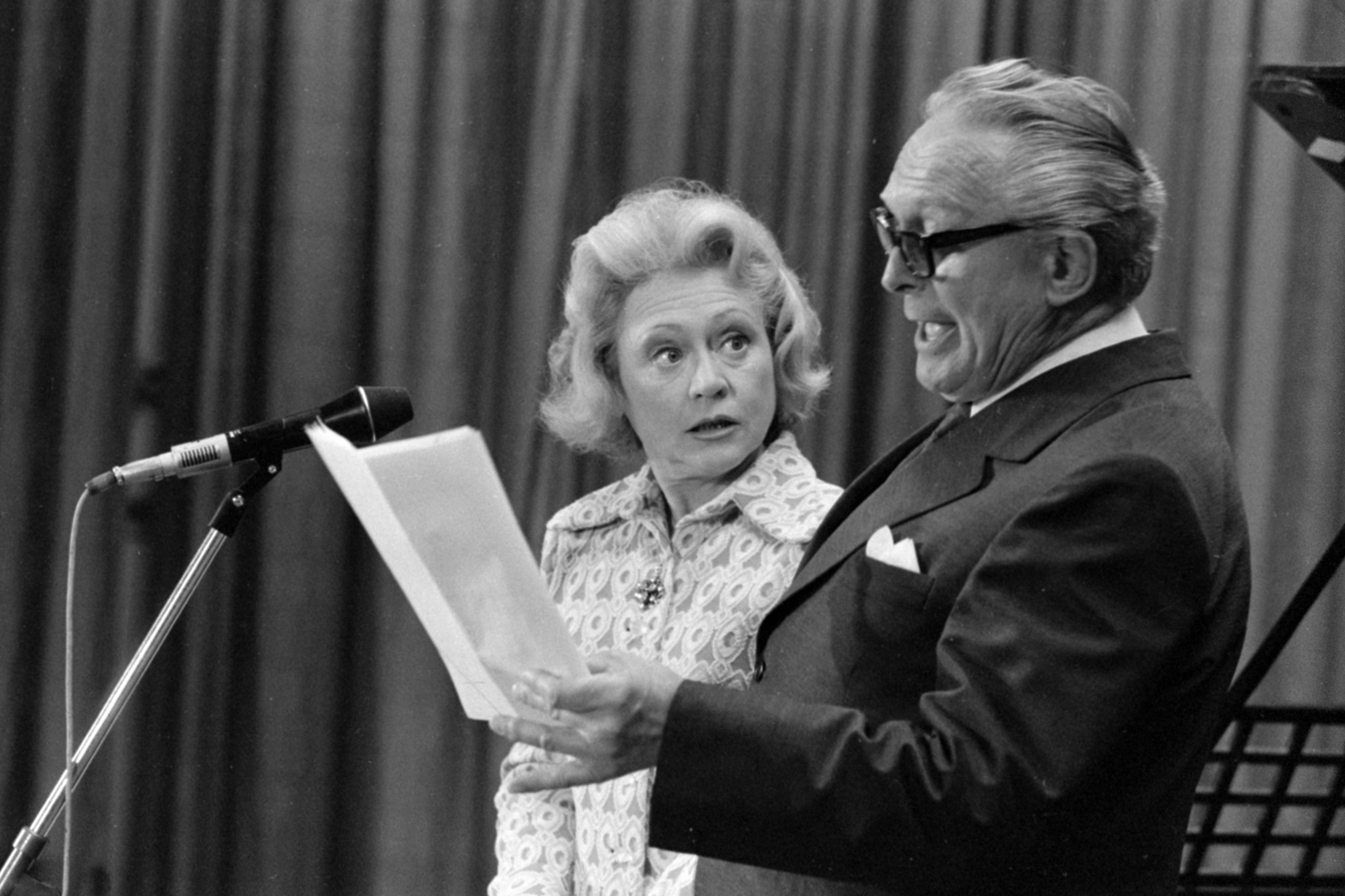 Hungary, Budapest V., Zrinyi utca 5., Duna Palota, színházterem, a Magyar Rádió Ez is az is... című műsora a csehszlovák kultúra hetében. Bánki Zsuzsa és Ujlaky László színművészek., 1976, Szalay Zoltán, Budapest, Hungarian Radio, Fortepan #147968