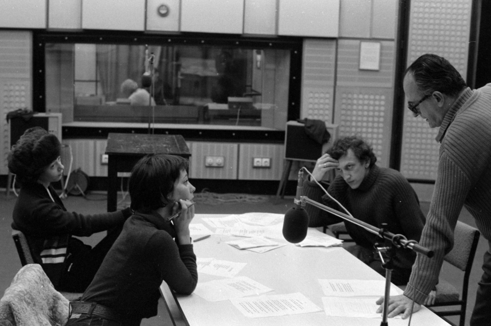 Hungary, Budapest VIII., a Magyar Rádió stúdiója, Jani Ildikó, Venczel Vera és Papp Zoltán színművészek, jobbra Török Tamás rendező., 1975, Szalay Zoltán, Budapest, Hungarian Radio, Fortepan #147983