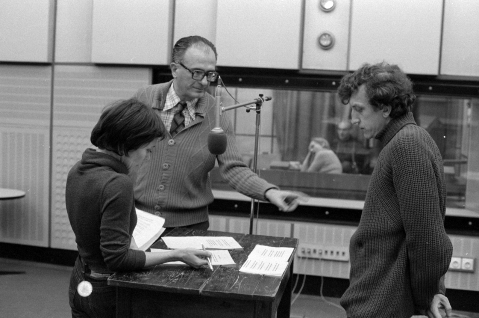 Hungary, Budapest VIII., a Magyar Rádió stúdiója, Venczel Vera és Papp Zoltán színművészek, középen Török Tamás rendező., 1975, Szalay Zoltán, Budapest, Hungarian Radio, Fortepan #147985