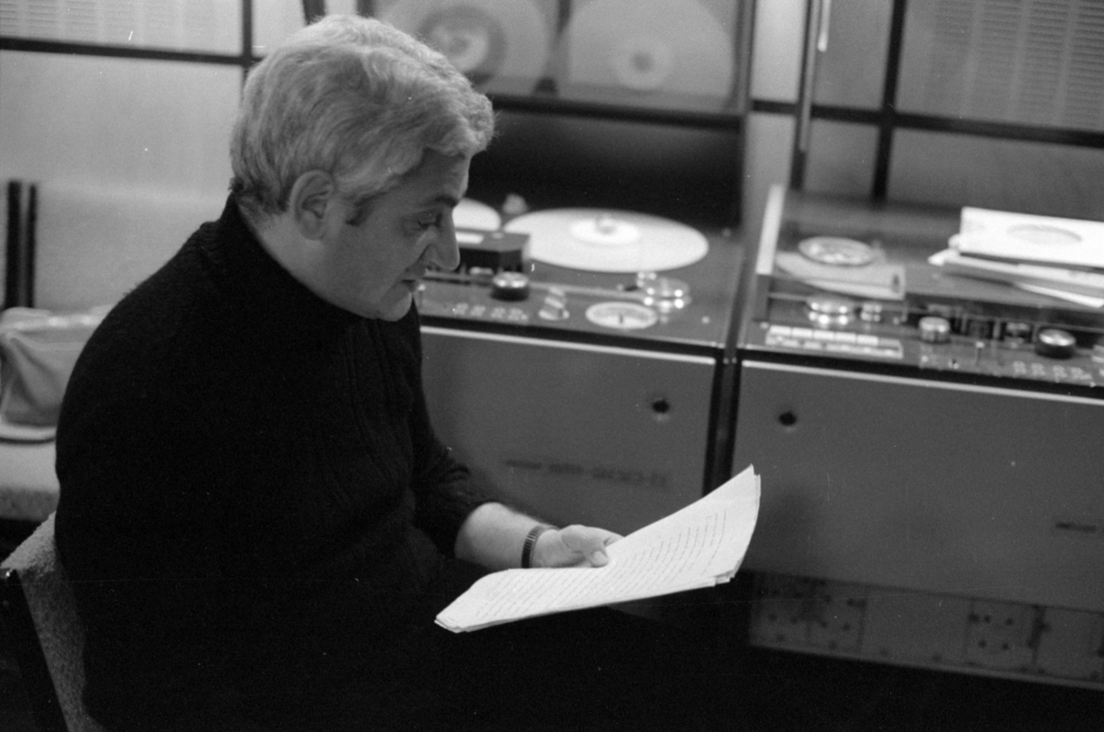Hungary, Budapest VIII., a Magyar Rádió stúdiója, Sinkó László színművész., 1975, Szalay Zoltán, Budapest, Hungarian Radio, studio tape recorder, Fortepan #147986