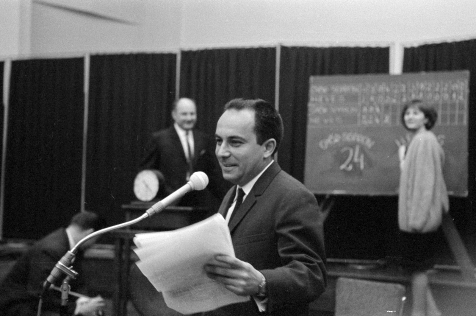 Hungary, Budapest VIII., a Magyar Rádió 6-os stúdiója, megyék közötti kulturális vetélkedő, a műsorvezető Vitray Tamás., 1966, Szalay Zoltán, Budapest, Hungarian Radio, Fortepan #148040