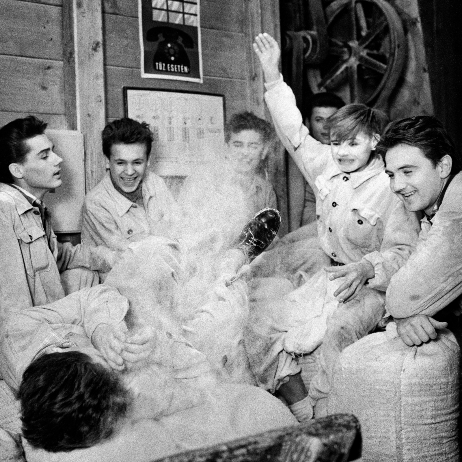 Hungary, Budapest, malomipari technikusok. A kép forrását kérjük így adja meg: Fortepan/Hegyi Zsolt, Balla Demeter felvétele., 1959, Balla Demeter / Hegyi Zsolt jogörökös adománya, miller, jesting, Fortepan #148150