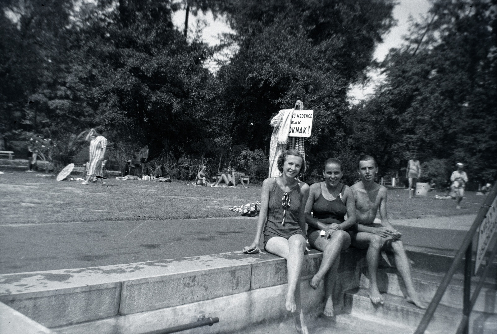 Hungary, Miskolc,Miskolctapolca, (Görömbölytapolca) strandfürdő., 1938, Barbjerik Ferenc, beach, bathing suit, Fortepan #148194