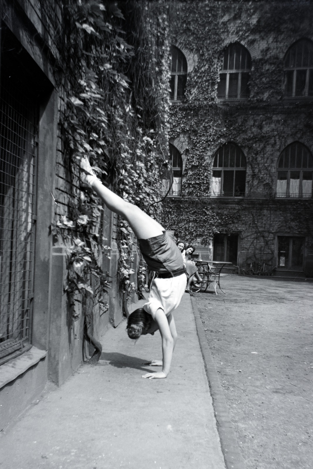 1938, Barbjerik Ferenc, feat, handstand, Fortepan #148228