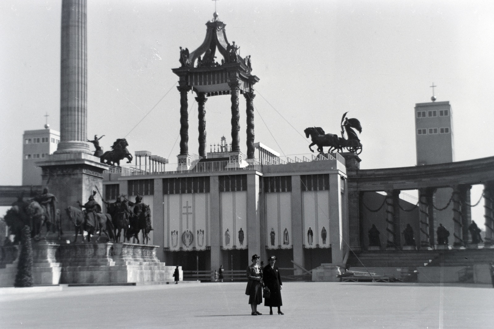 Hungary, Budapest XIV., Hősök tere, Eucharisztikus Világkongresszus., 1938, Barbjerik Ferenc, Budapest, sculptural group, Árpád-portrayal, Fortepan #148236