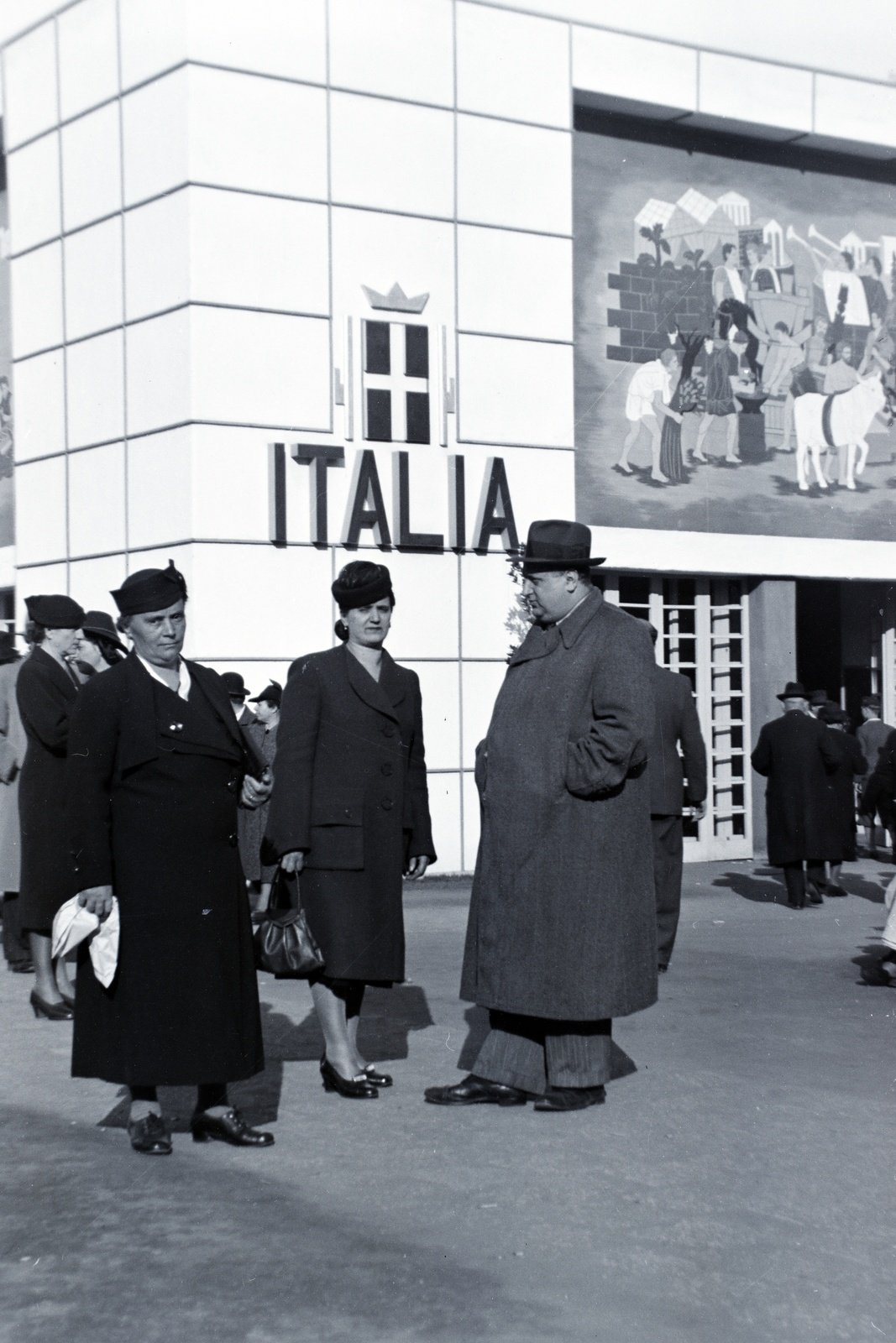 Magyarország, Városliget,Budapesti Nemzetközi Vásár, Budapest XIV., Olaszország pavilonja., 1941, Barbjerik Ferenc, címer, vásár, Budapest, Fortepan #148243