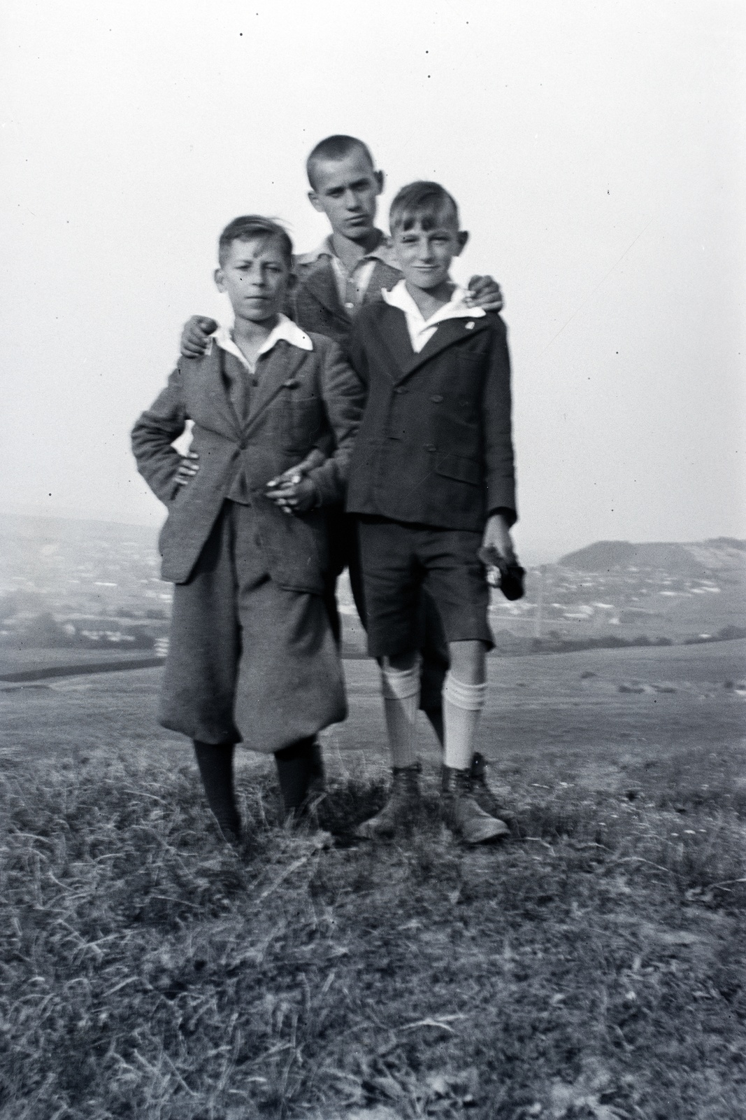 1937, Barbjerik Ferenc, tableau, breech, boys, arms around shoulders, Fortepan #148254