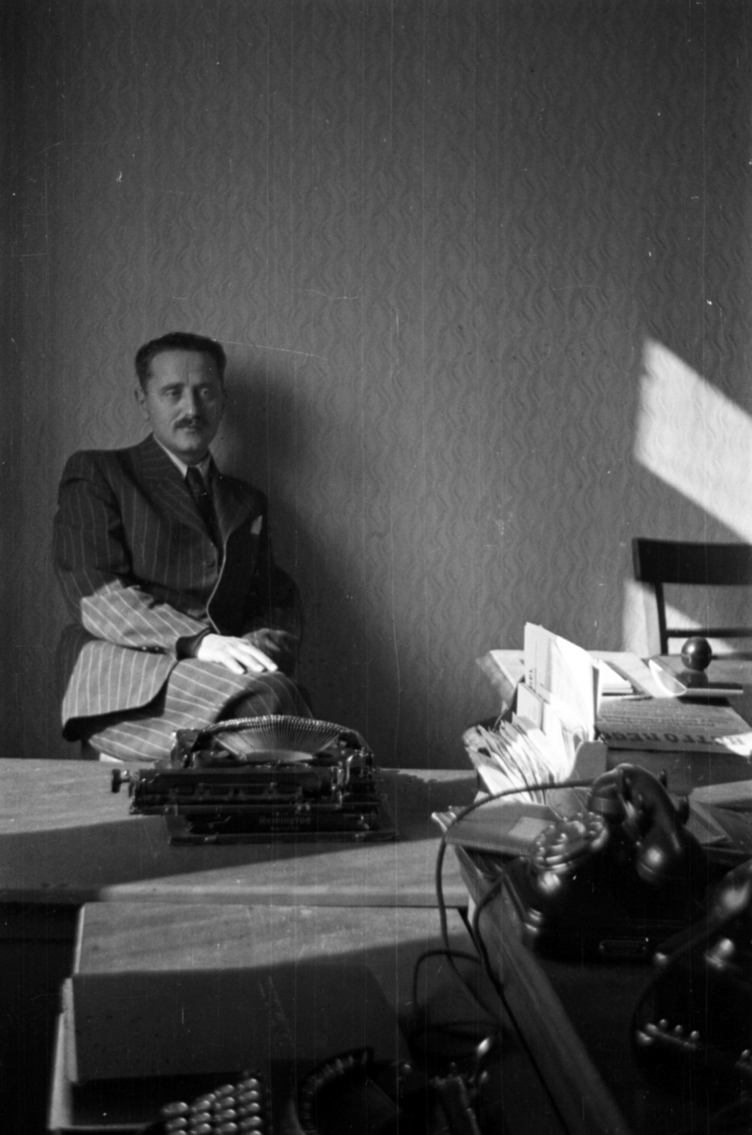 Hungary, Budapest VI., Andrássy út 101., MÚOSZ székház., 1943, Barbjerik Ferenc, Budapest, telephone, suit, man, typewriter, office, Fortepan #148282