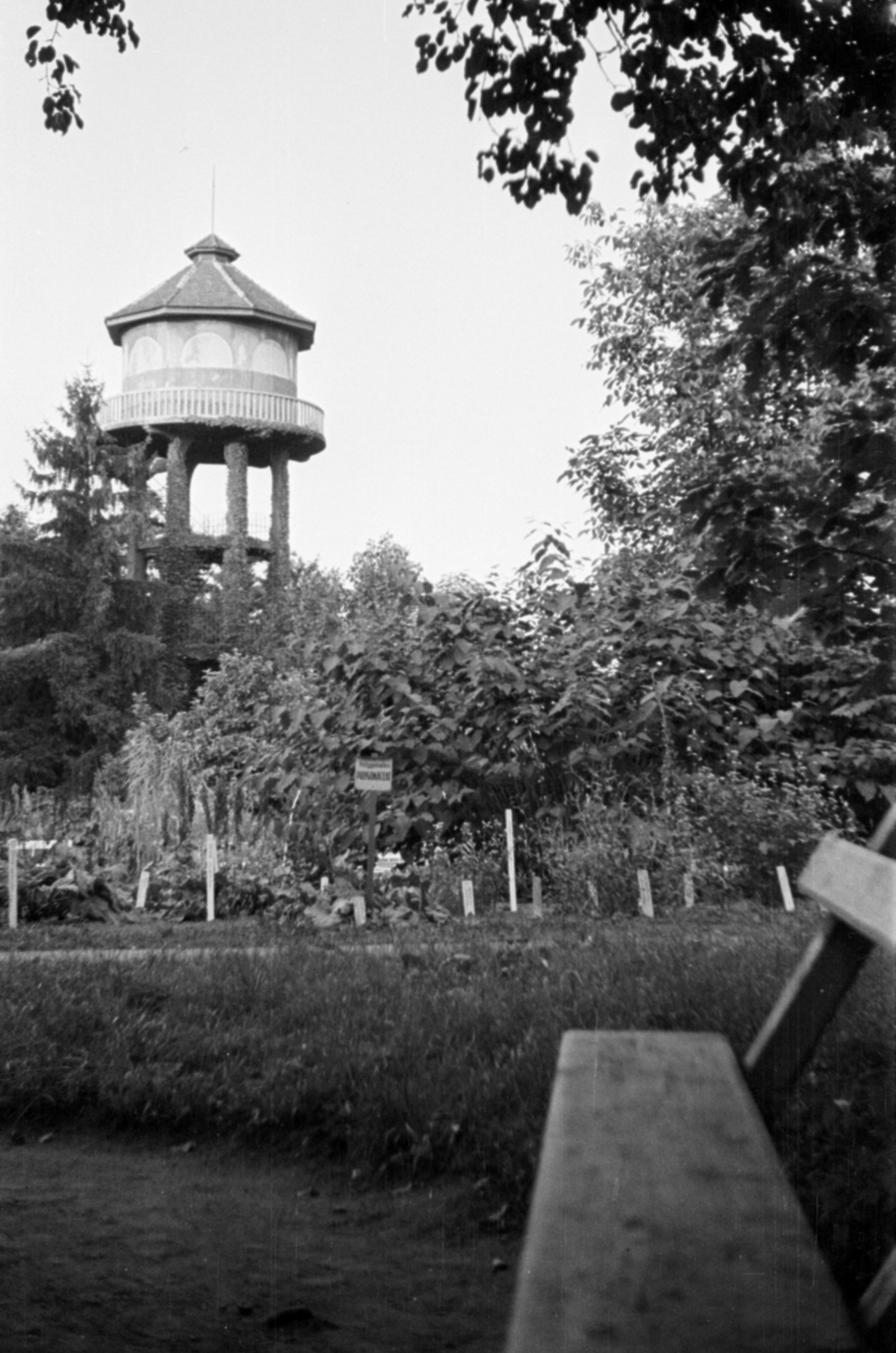 Romania,Transylvania, Cluj-Napoca, Füvészkert., 1942, Barbjerik Ferenc, water tower, Fortepan #148308