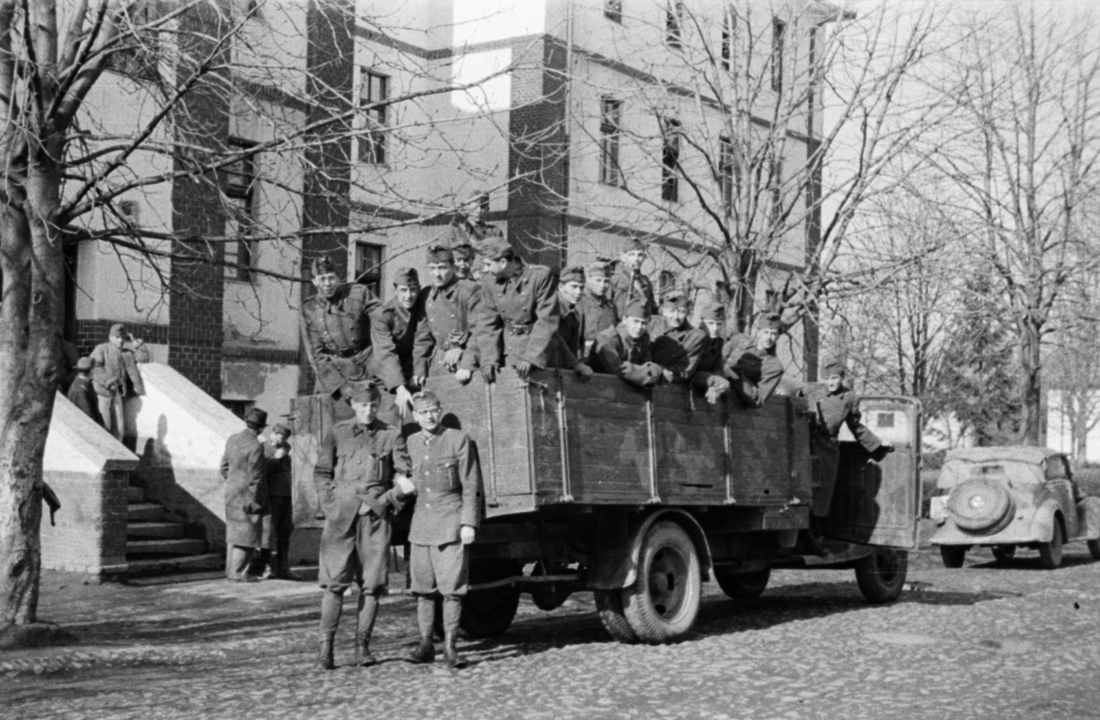 1942, Barbjerik Ferenc, teherautó, laktanya, katona, Fortepan #148321