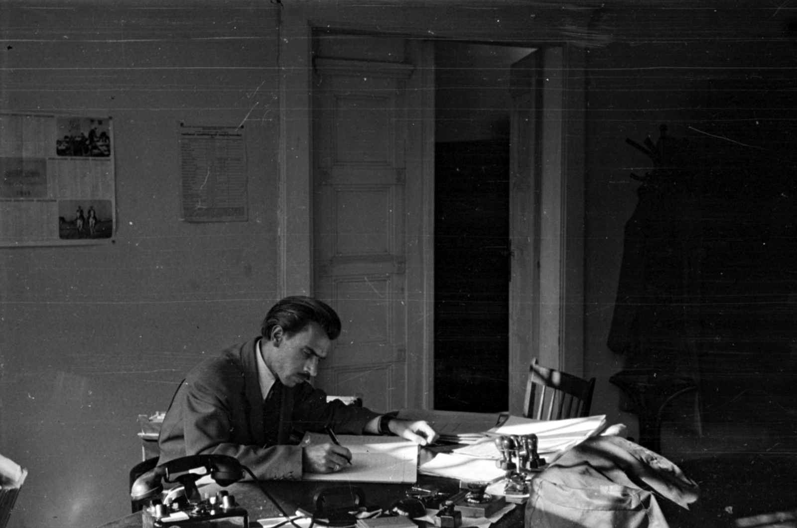 Hungary, Budapest VI., Andrássy út 101., MÚOSZ székház., 1949, Barbjerik Ferenc, Budapest, gentleman, office, writing, copybook, coat-stand, telephone, Fortepan #148332